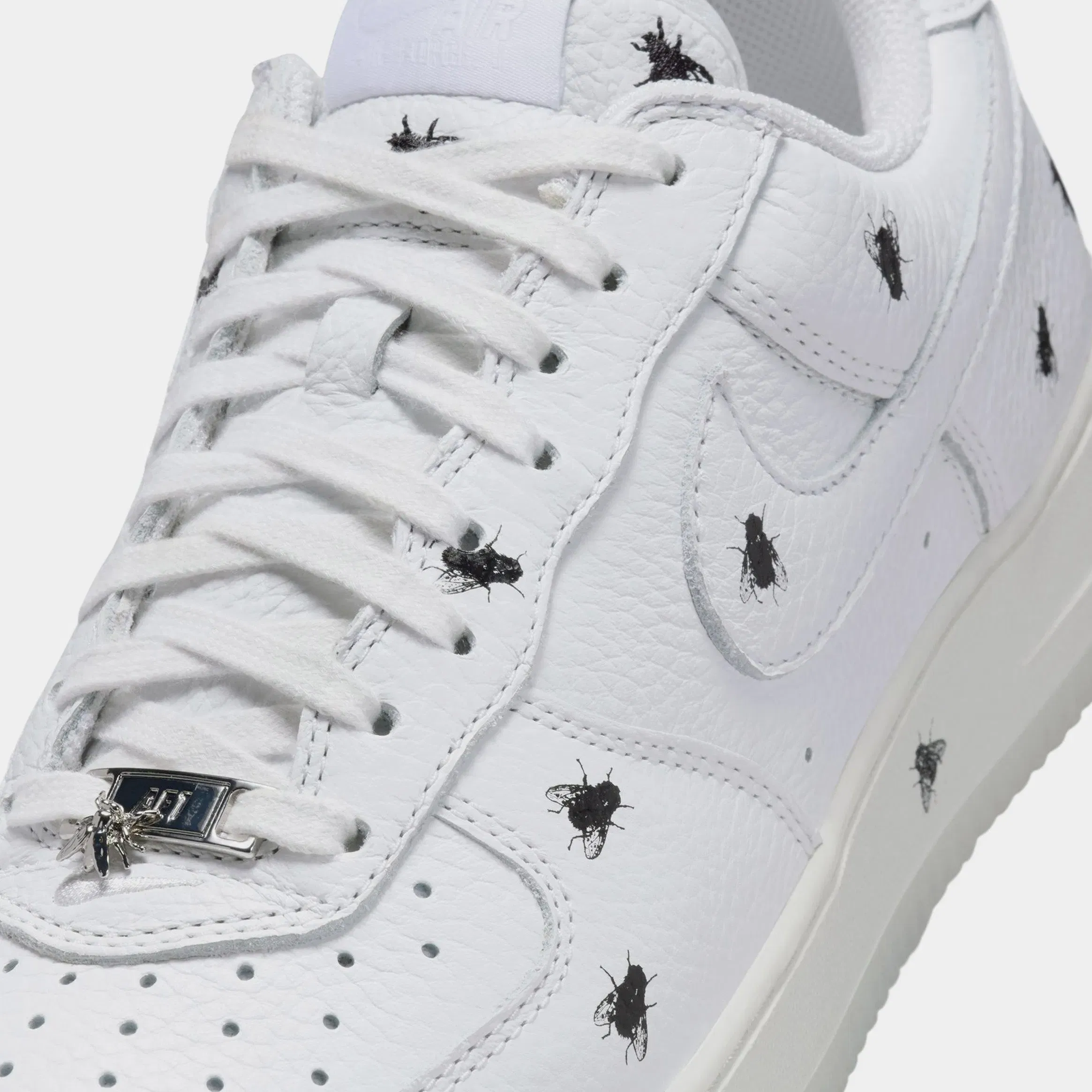 Nike Air Force 1 Retro Summit White and Black Mens Basketball Shoes (Summit White/Black)