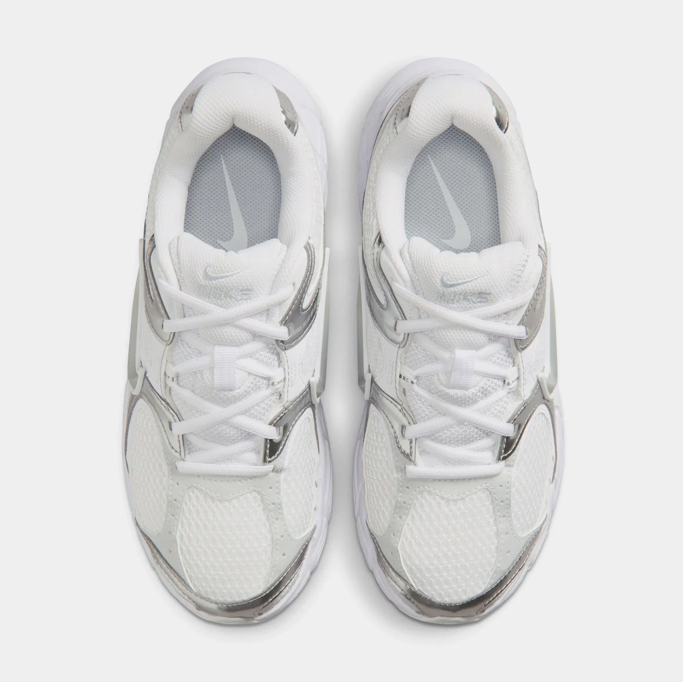Nike V5 RNR Reflective Accents Womens Running Shoes (White/Metallic Platinum/Pure Platinum/Metallic Silver)