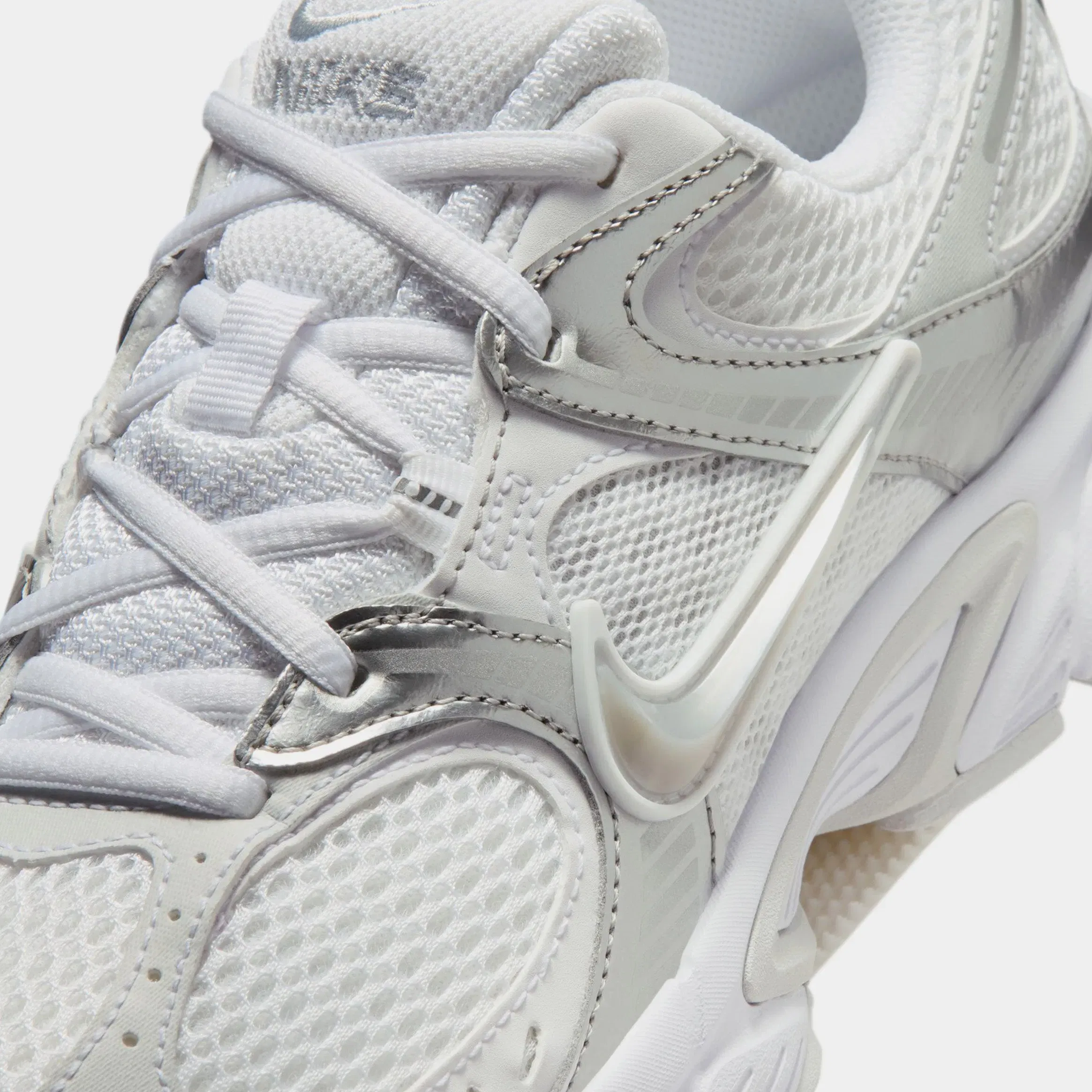 Nike V5 RNR Reflective Accents Womens Running Shoes (White/Metallic Platinum/Pure Platinum/Metallic Silver)