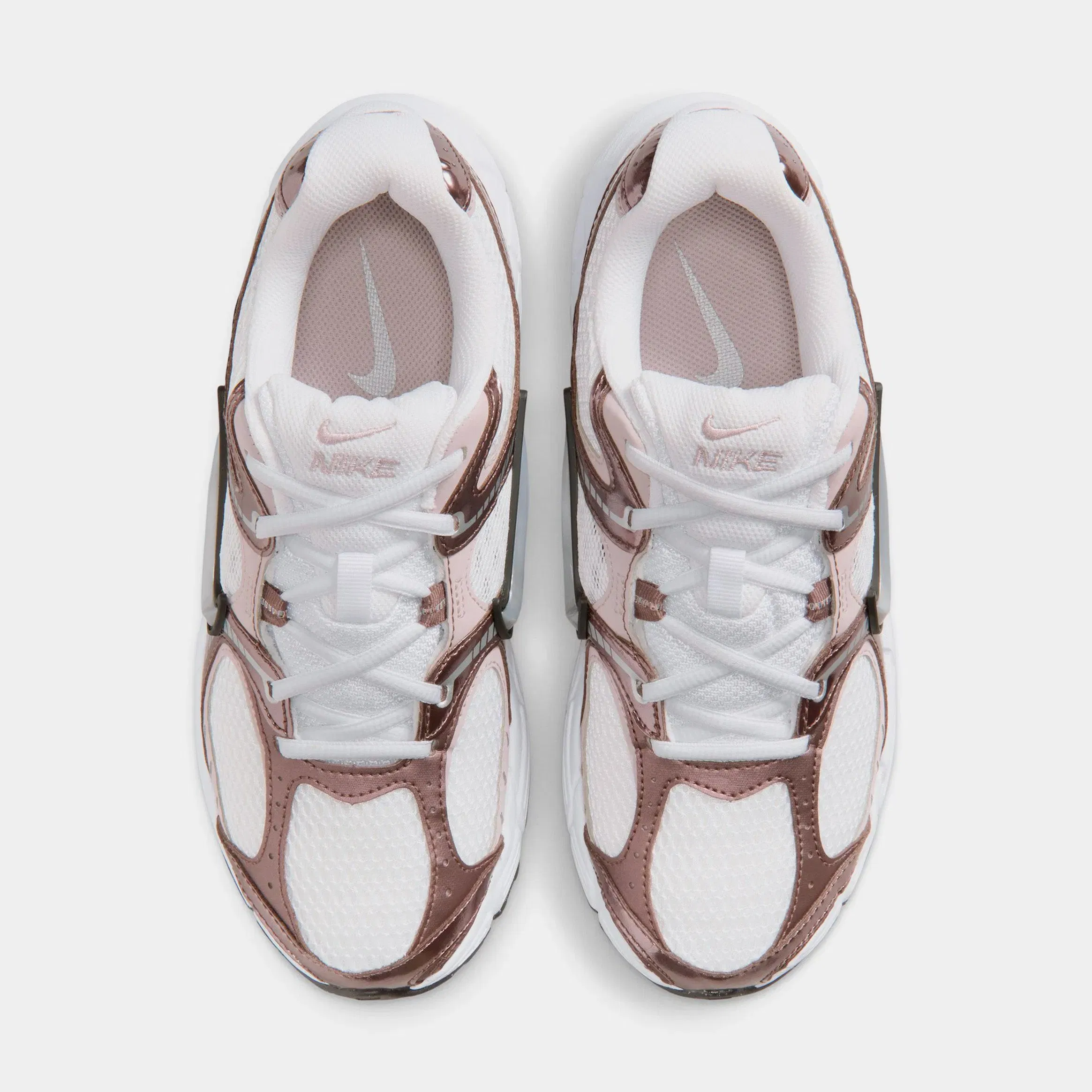 Nike V5 RNR Reflective Accents Womens Running Shoes (White/Metallic Platinum Tattoo/Black)