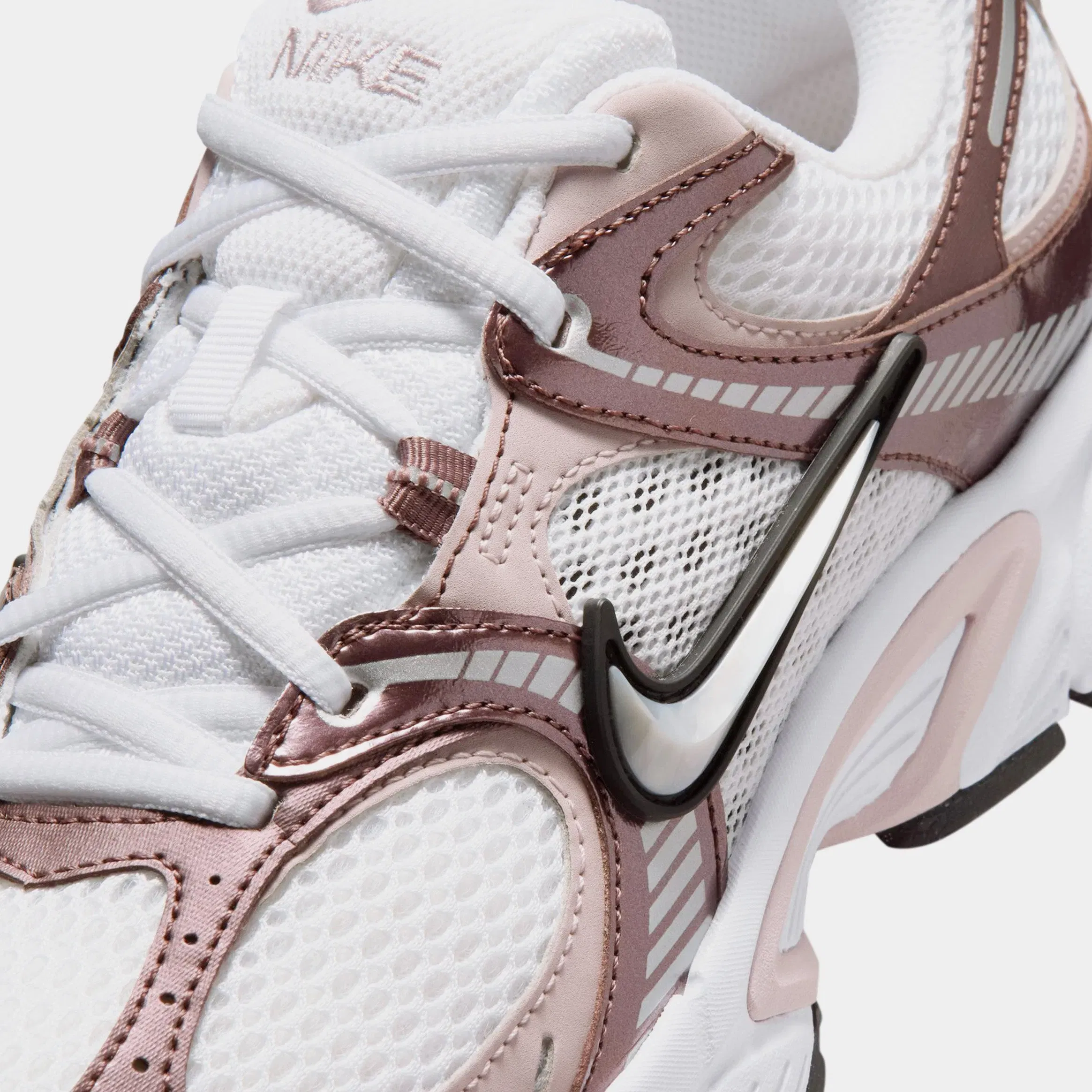 Nike V5 RNR Reflective Accents Womens Running Shoes (White/Metallic Platinum Tattoo/Black)