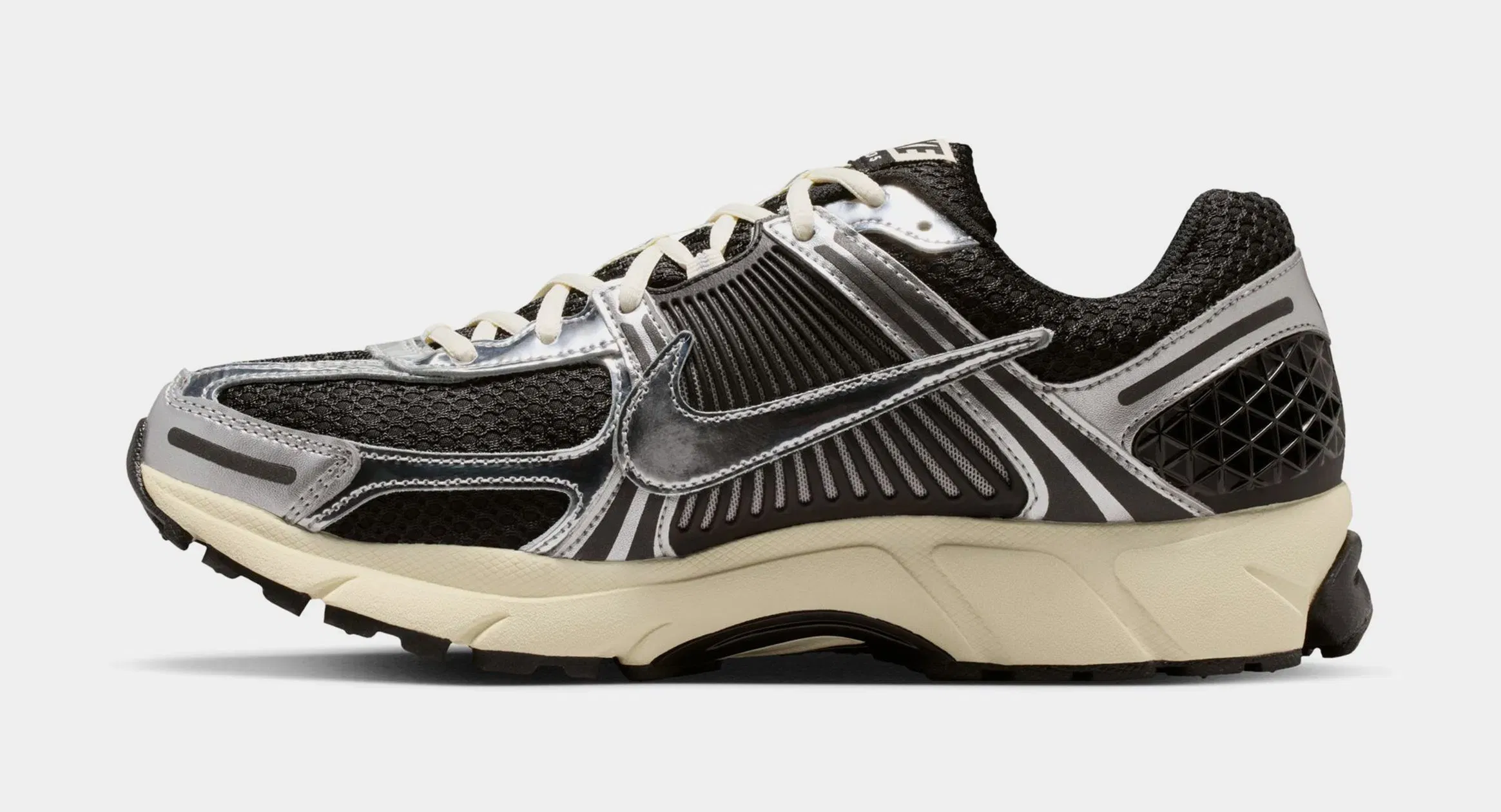 Nike Zoom Vomero 5 Mens Running Shoes (Black/Chrome/Metallic Silver)