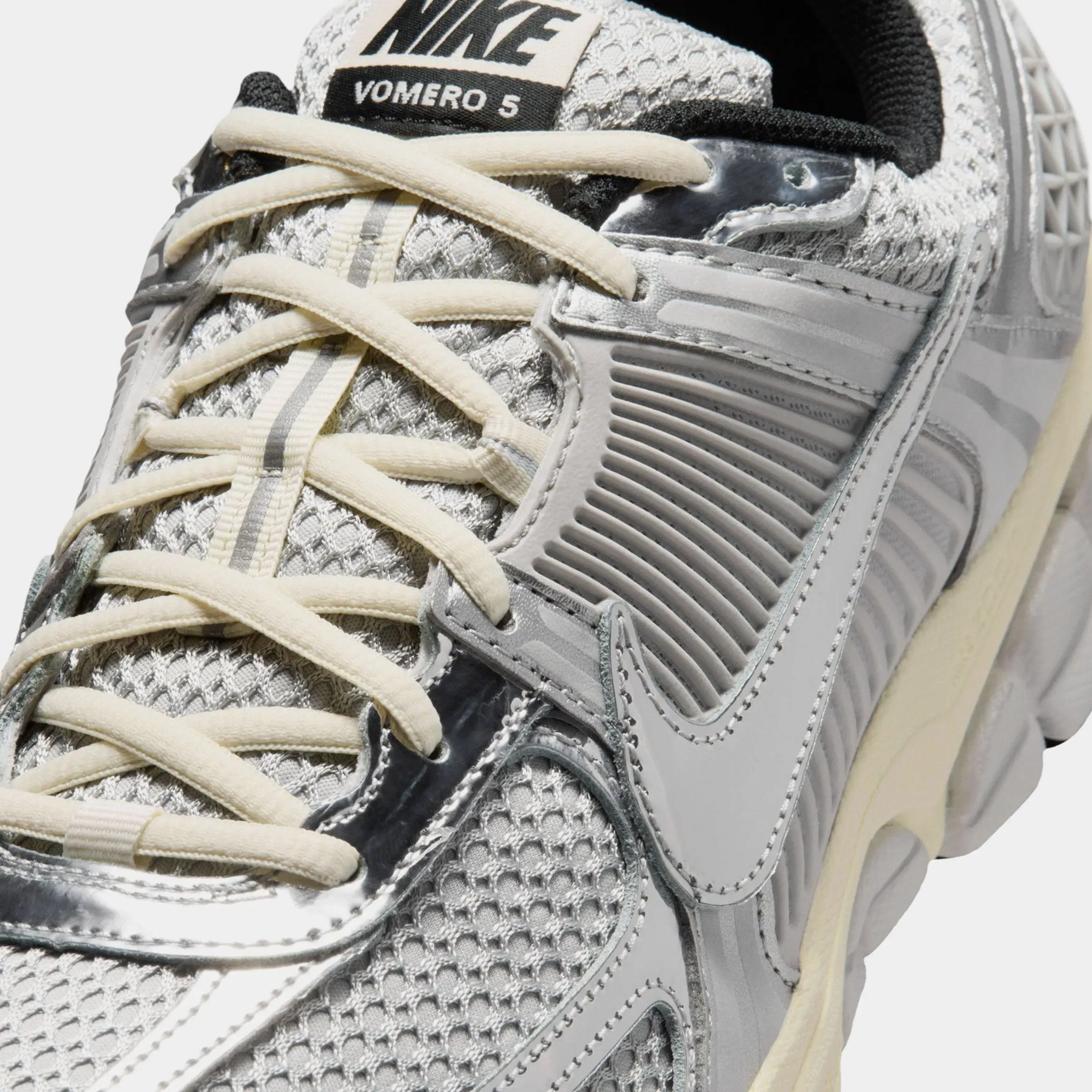 Nike Zoom Vomero 5 Mens Running Shoes (Grey Fog/Metallic Silver/Coconut Milk/Chrome)