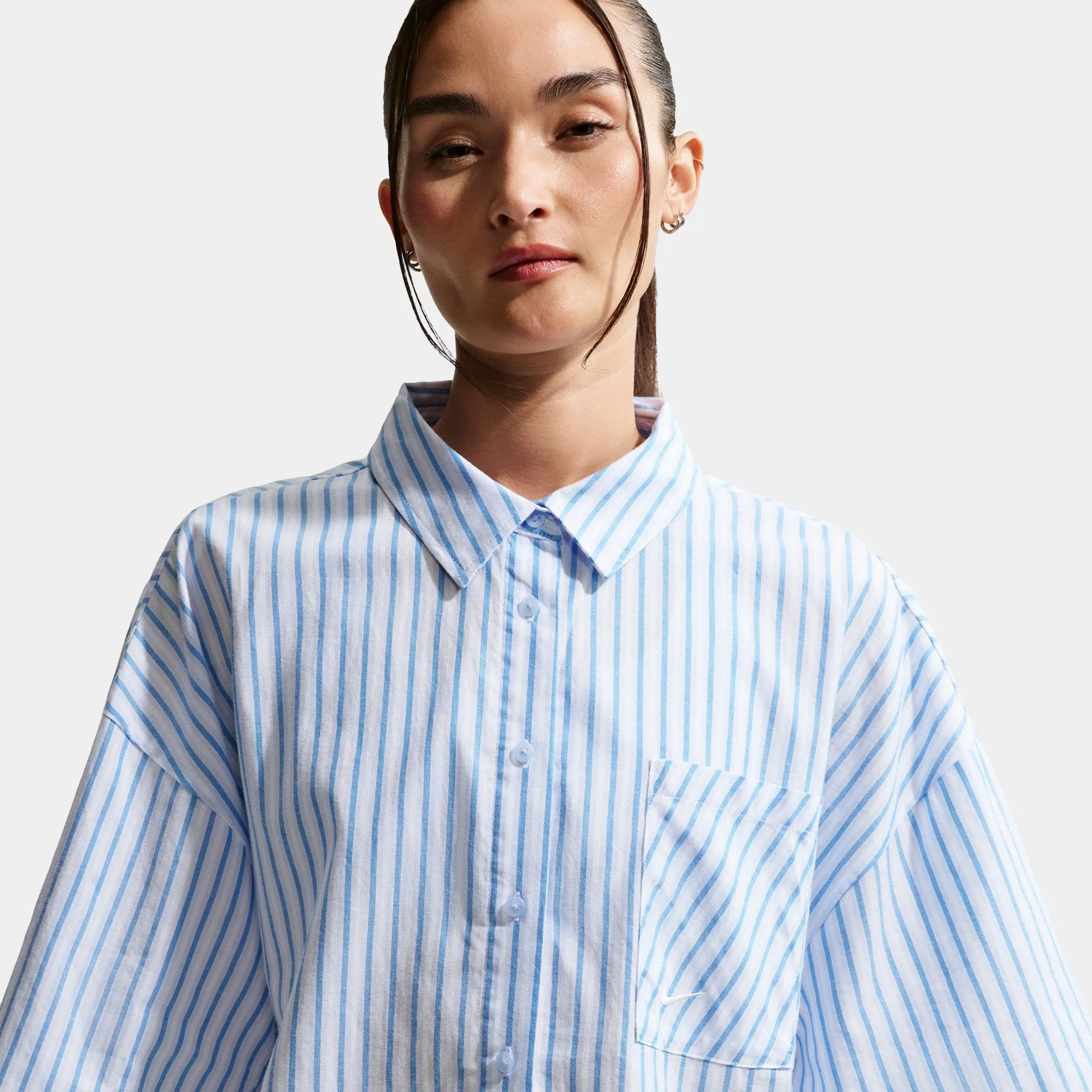 Nike Sportswear Chill Poplin Oversized Striped Womens Short Sleeve Shirt (Light Photo Blue/Hydrogen Blue/Summit White)