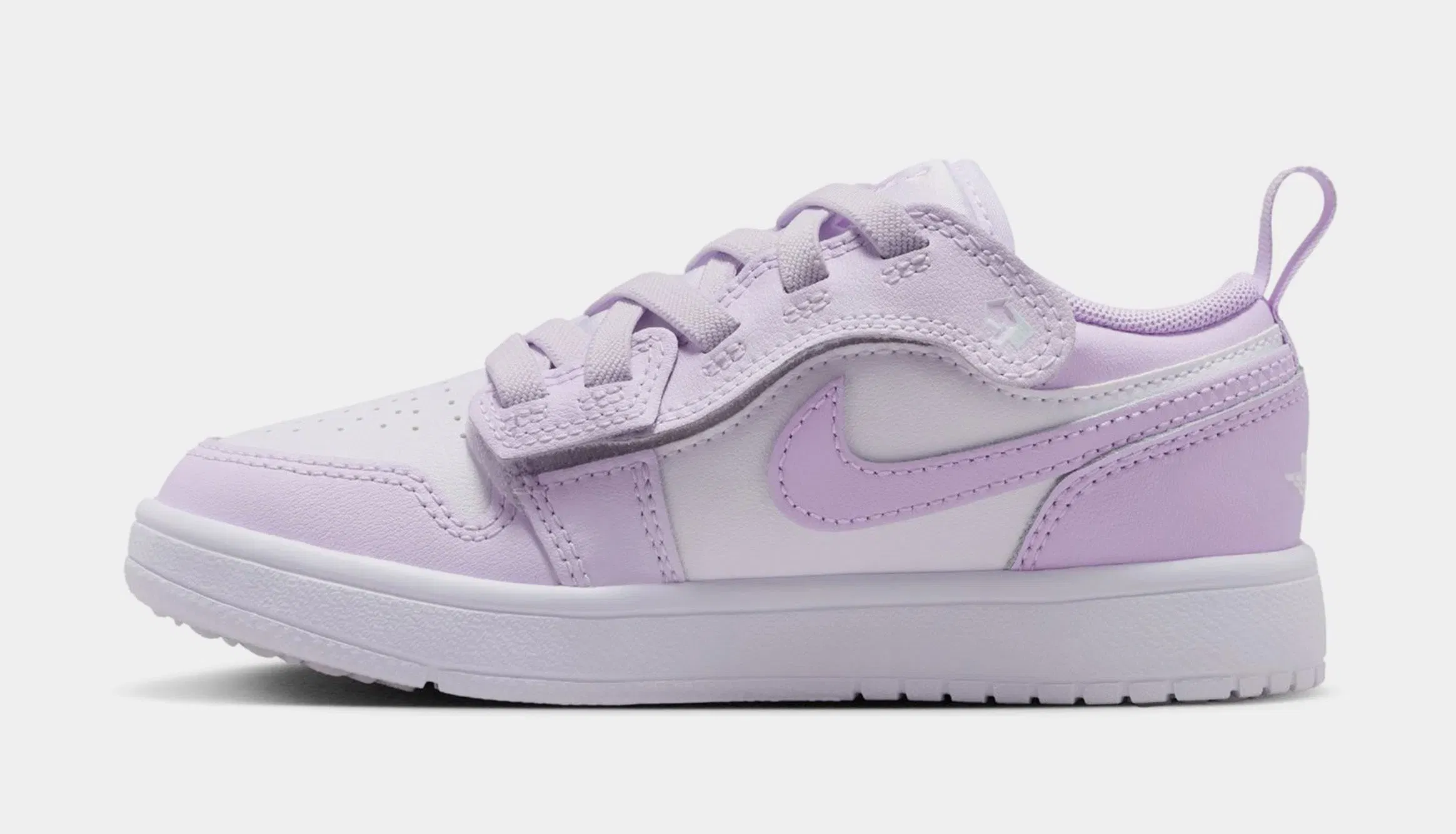 Air Jordan 1 Low Preschool Lifestyle Shoes (Barely Grape/White/Violet Mist)