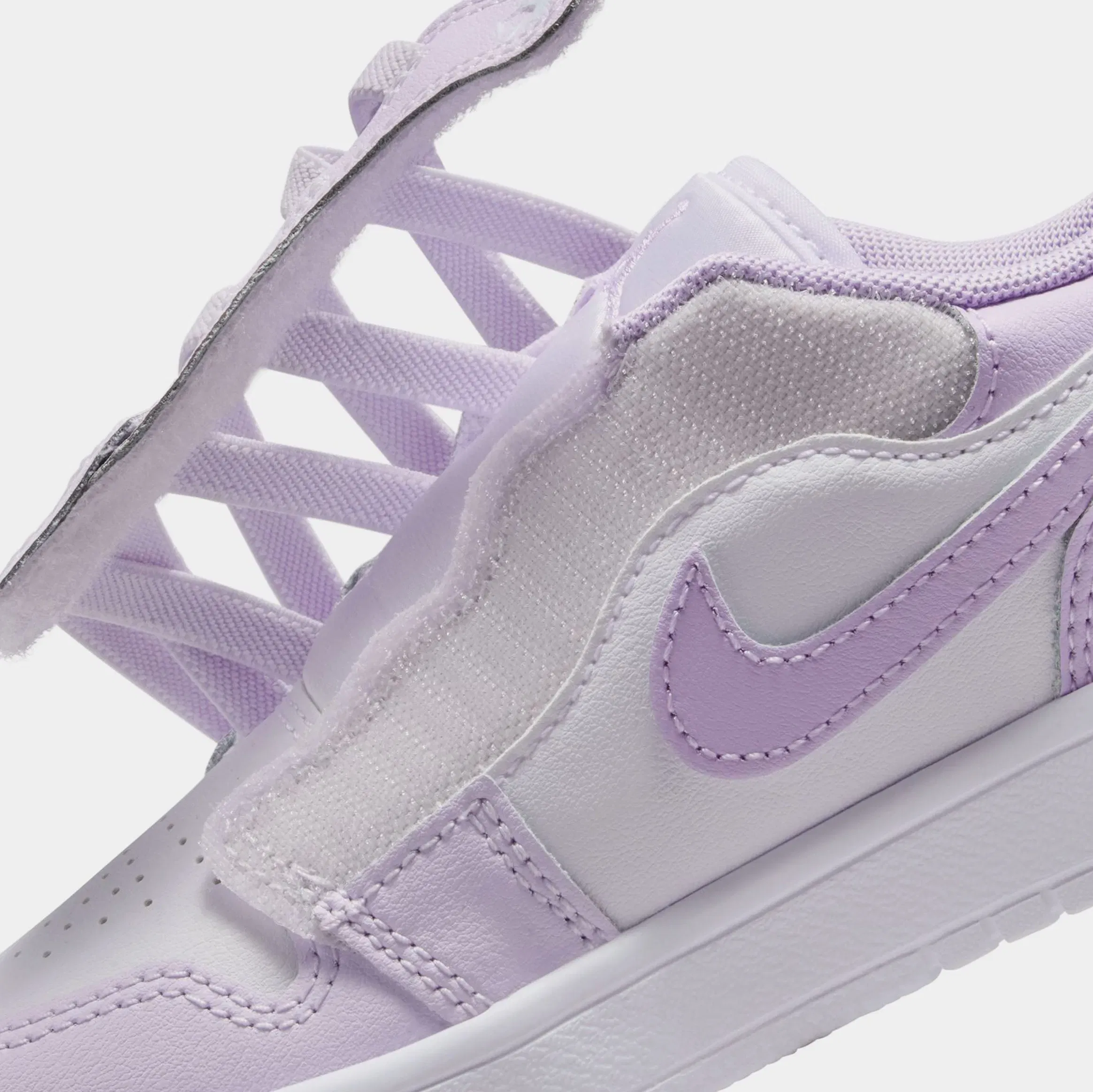 Air Jordan 1 Low Preschool Lifestyle Shoes (Barely Grape/White/Violet Mist)