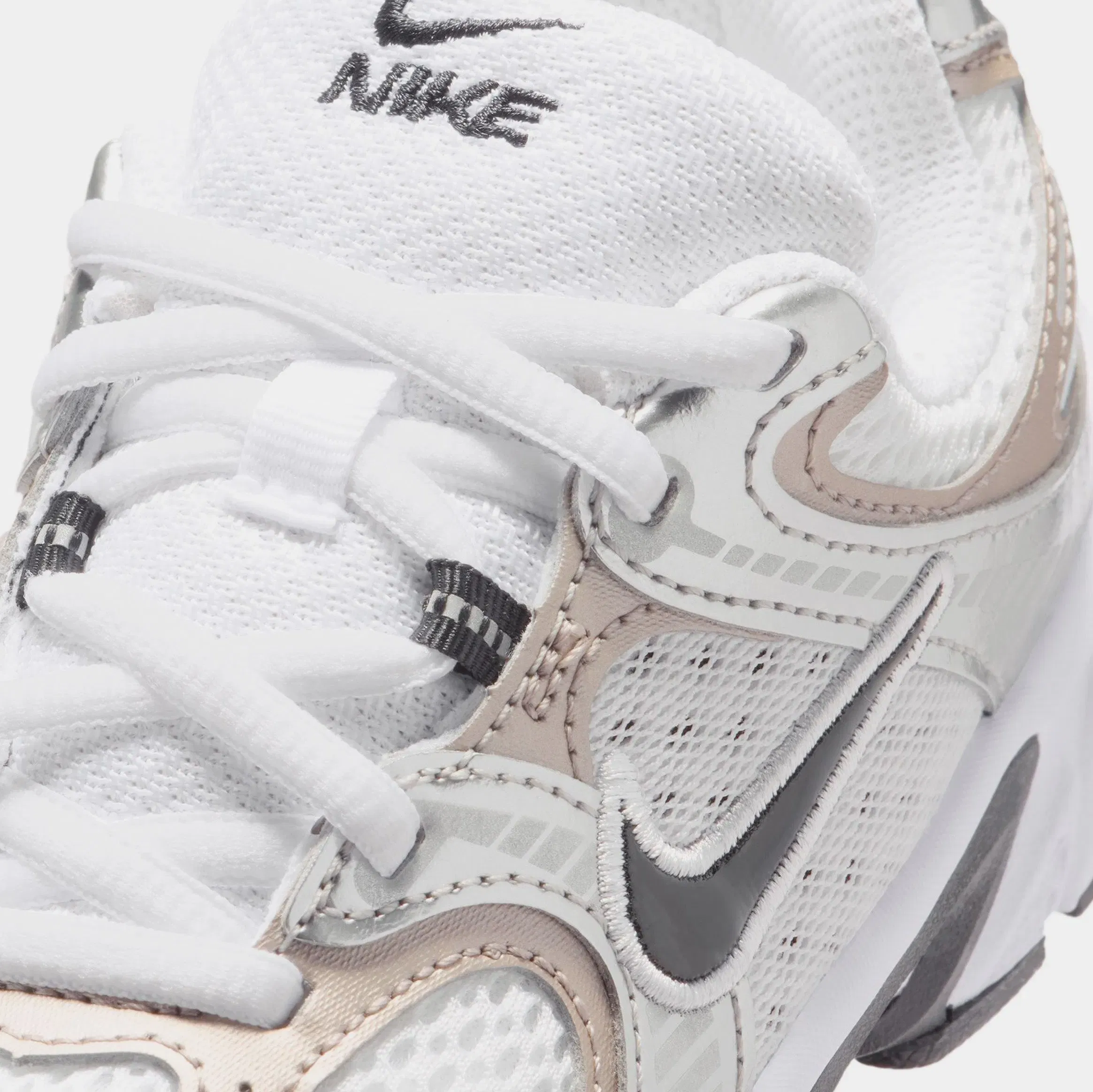 Nike V5 RNR Preschool Running Shoes (White/Black/Vast Grey/College Grey)