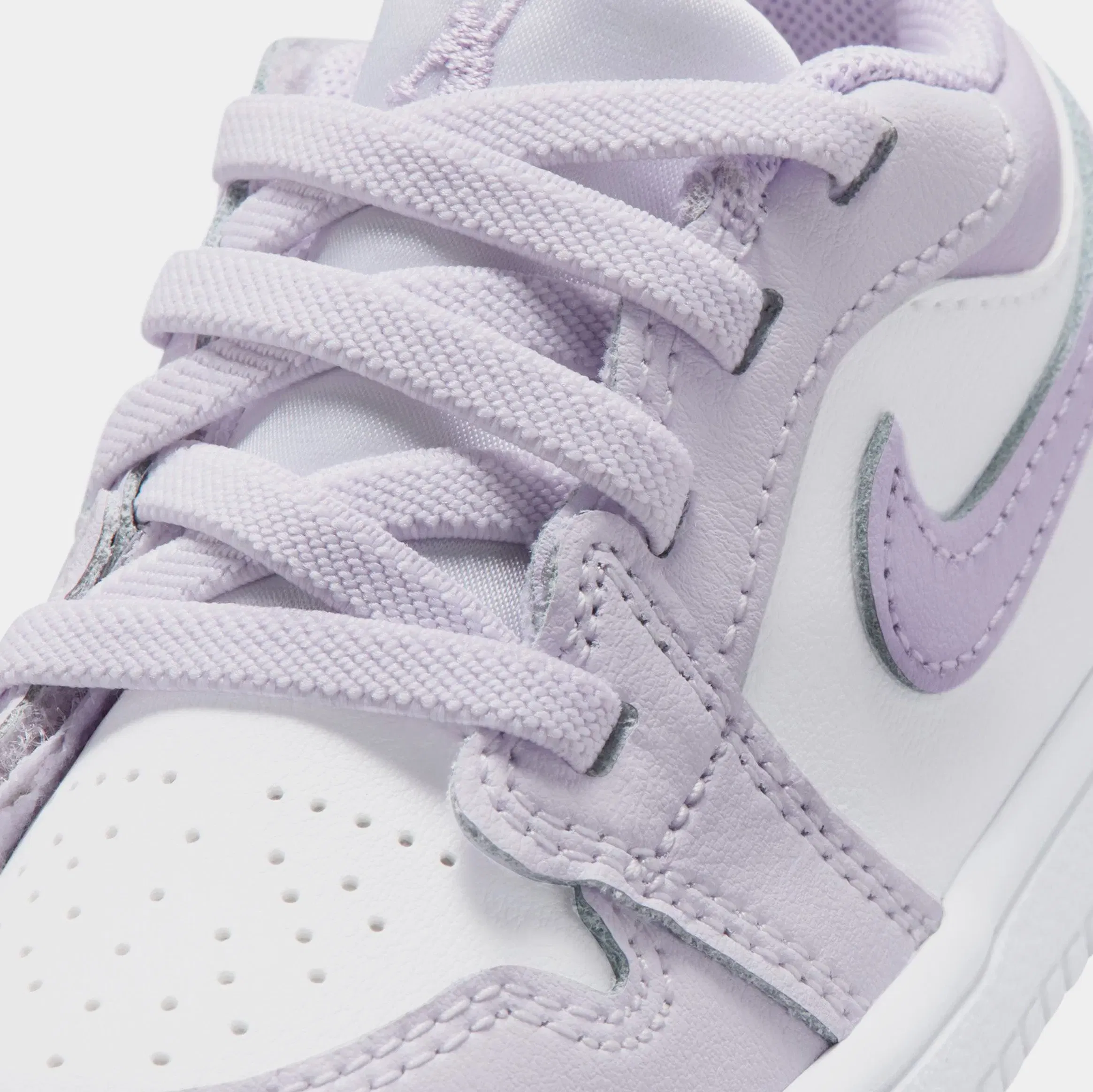 Air Jordan 1 Low Infant Toddler Lifestyle Shoes (Light Grape/Violet Mist/White)