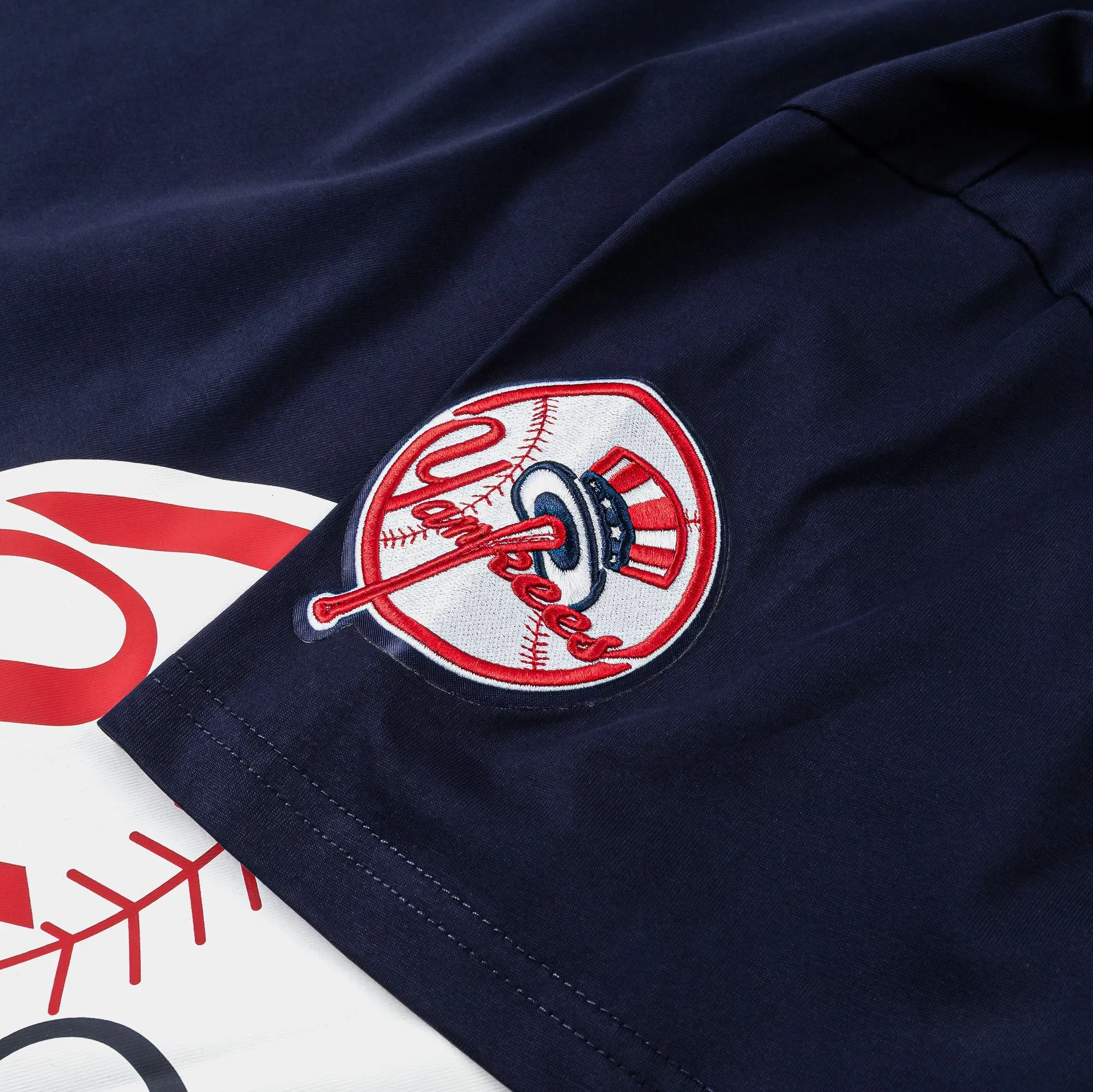 PRO STANDARD New York Yankees Living Large Drop Shoulder Mens Short Sleeve Shirt (Navy/White)