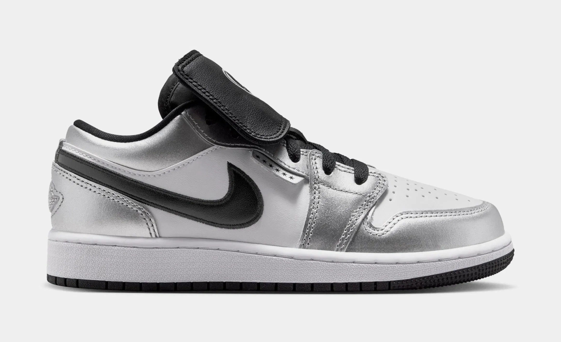 Air Jordan 1 Low SE Grade School Lifestyle Shoes (White/White/Metallic Silver/Black)