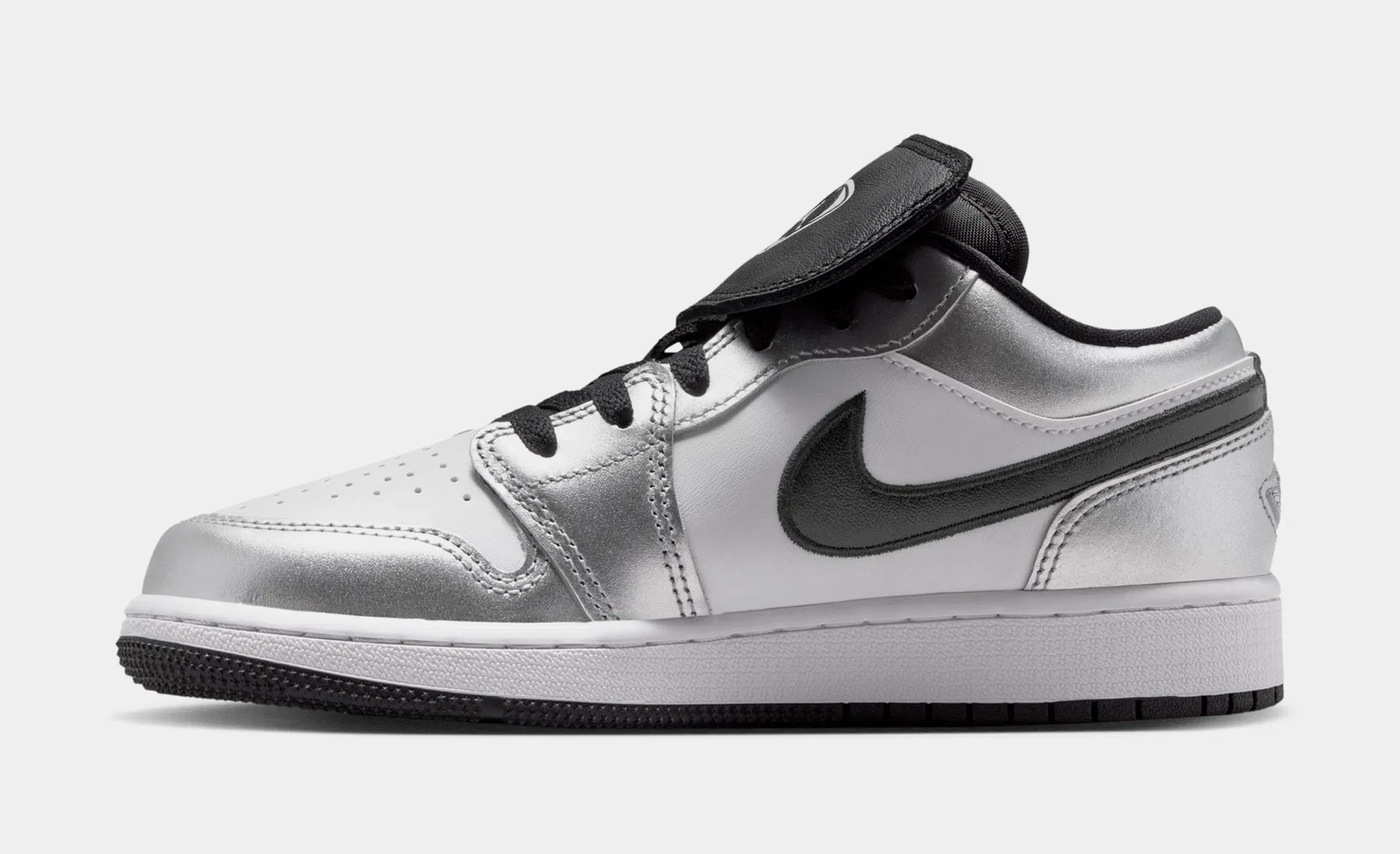 Air Jordan 1 Low SE Grade School Lifestyle Shoes (White/White/Metallic Silver/Black)