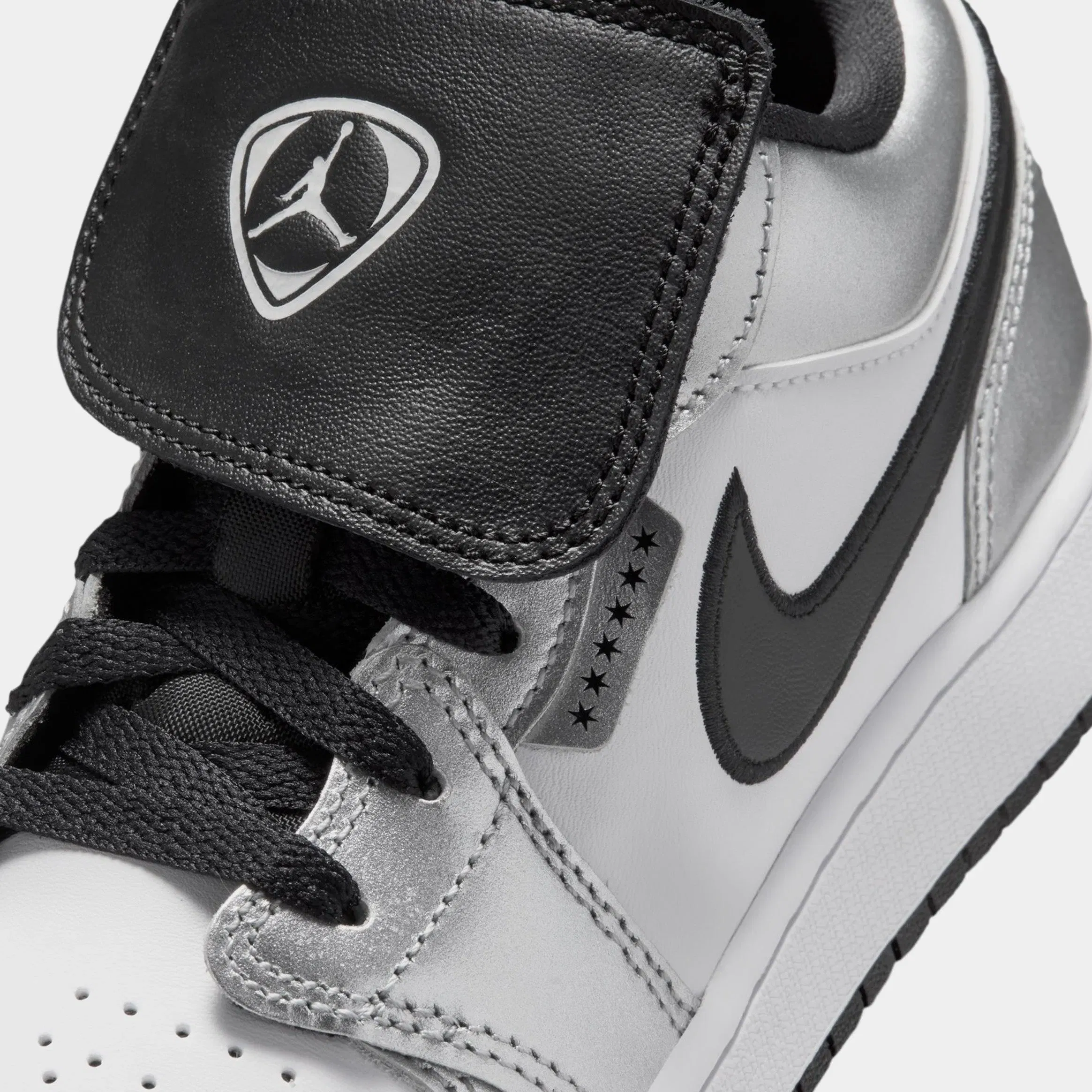 Air Jordan 1 Low SE Grade School Lifestyle Shoes (White/White/Metallic Silver/Black)