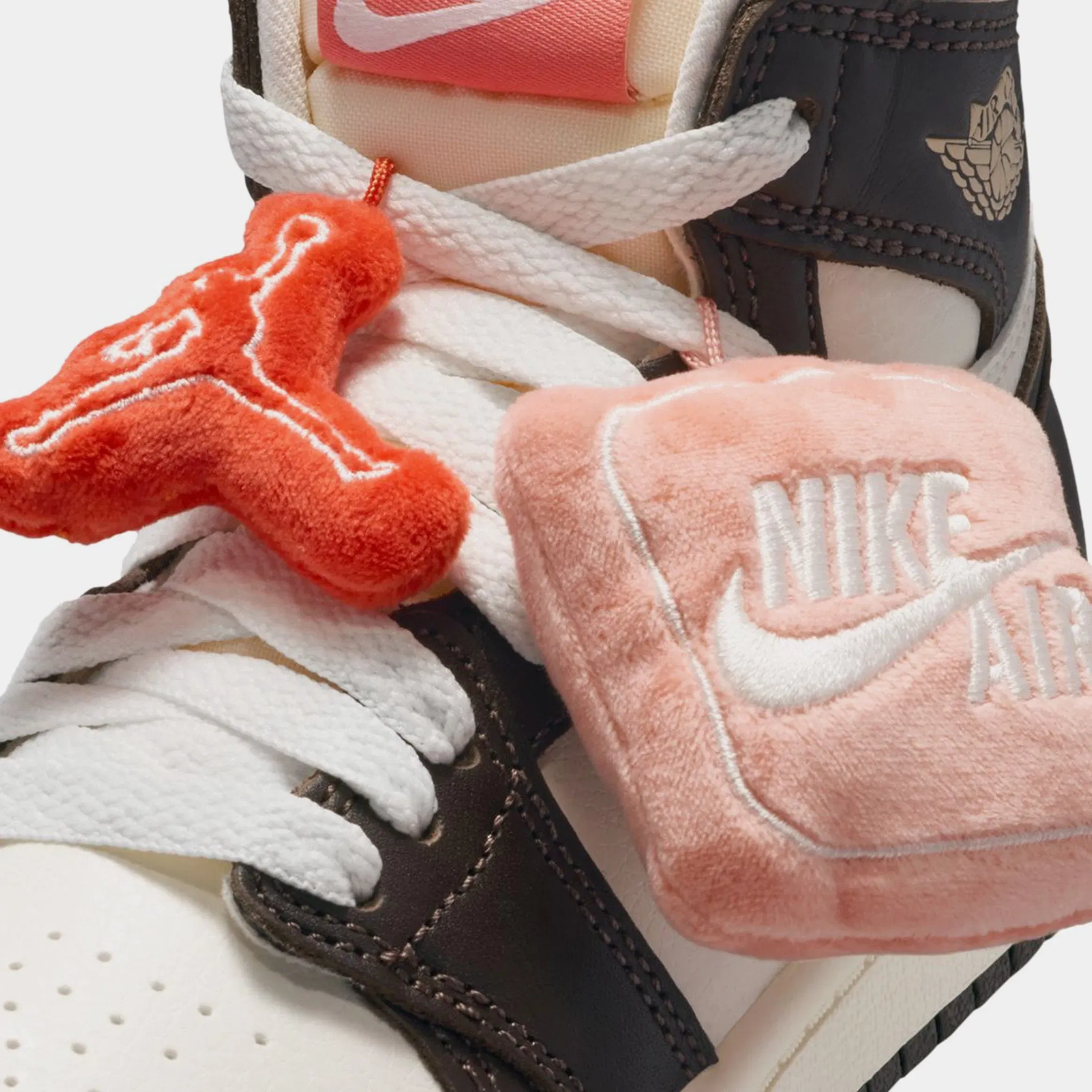 Air Jordan 1 Retro High OG Baroque Brown and Sail Preschool Lifestyle Shoes (Baroque Brown/Light Madder Root/Sail)