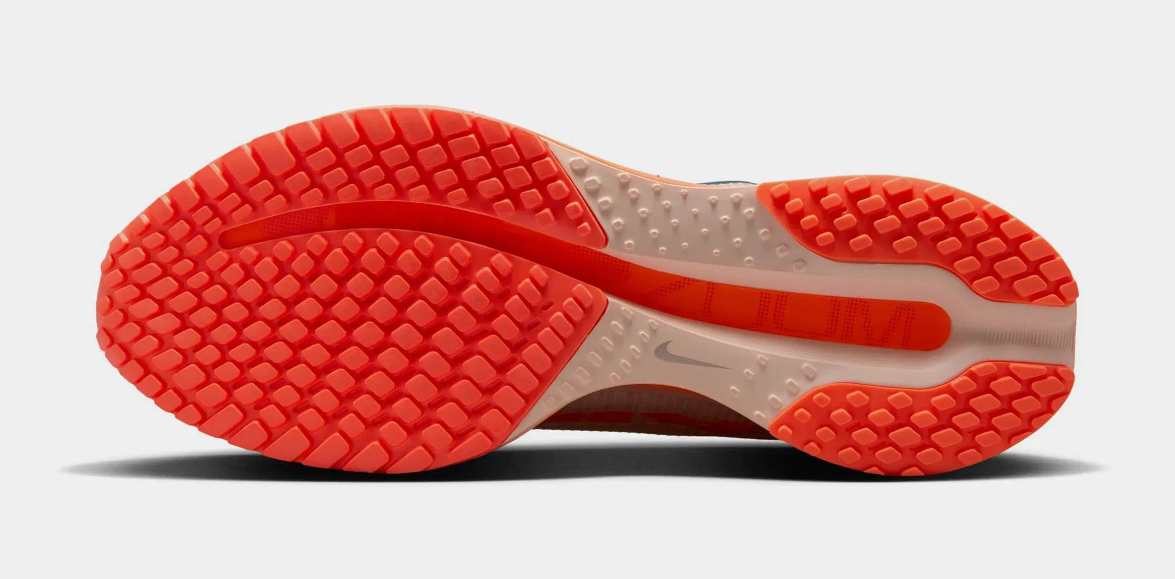 Nike Pegasus Premium Mens Running Shoes (Washed Coral/Gridiron/Hyper Orange/Crimson Tint/Metallic Silver)
