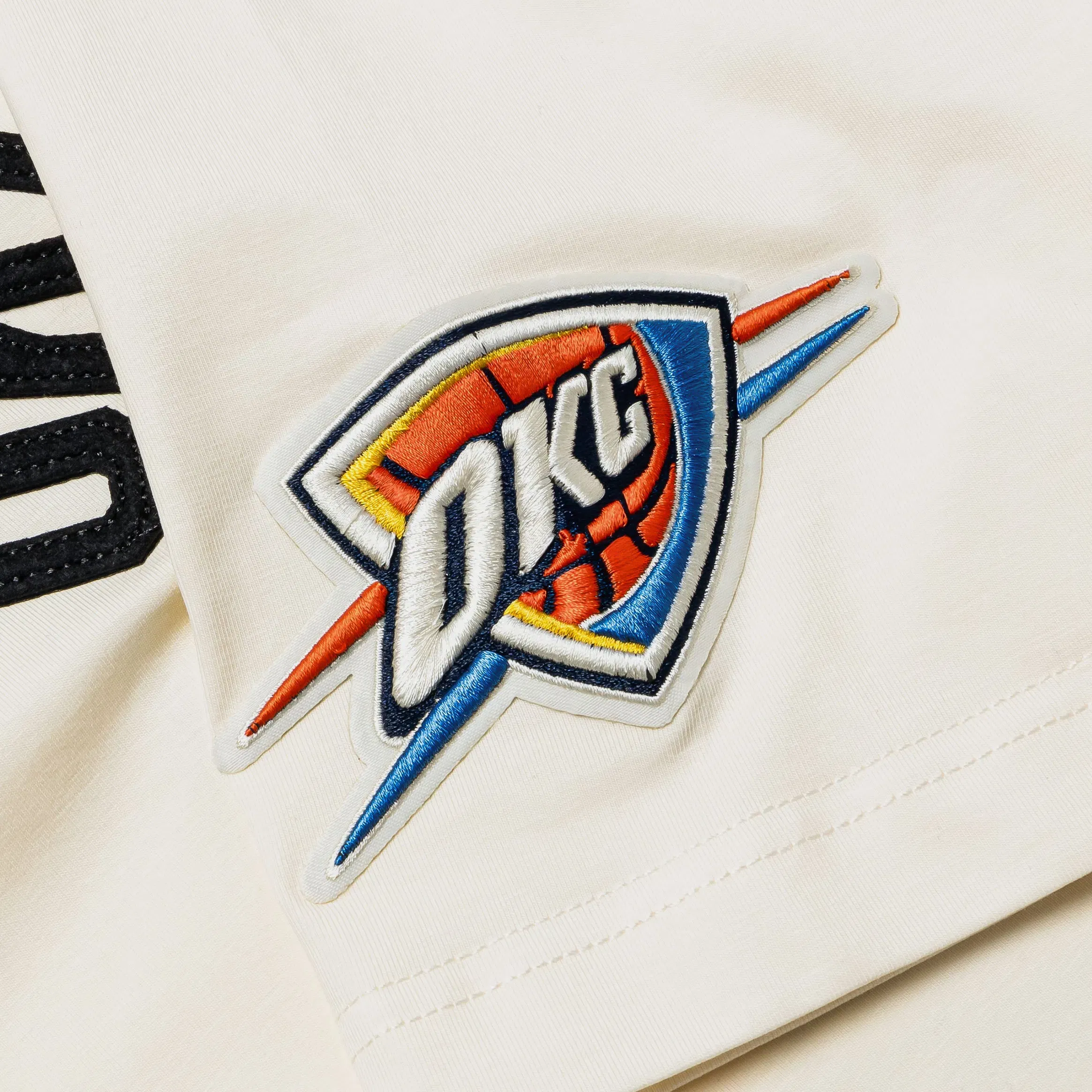 PRO STANDARD Oklahoma City Thunder Original Mens Short Sleeve Shirt (Beige/White)