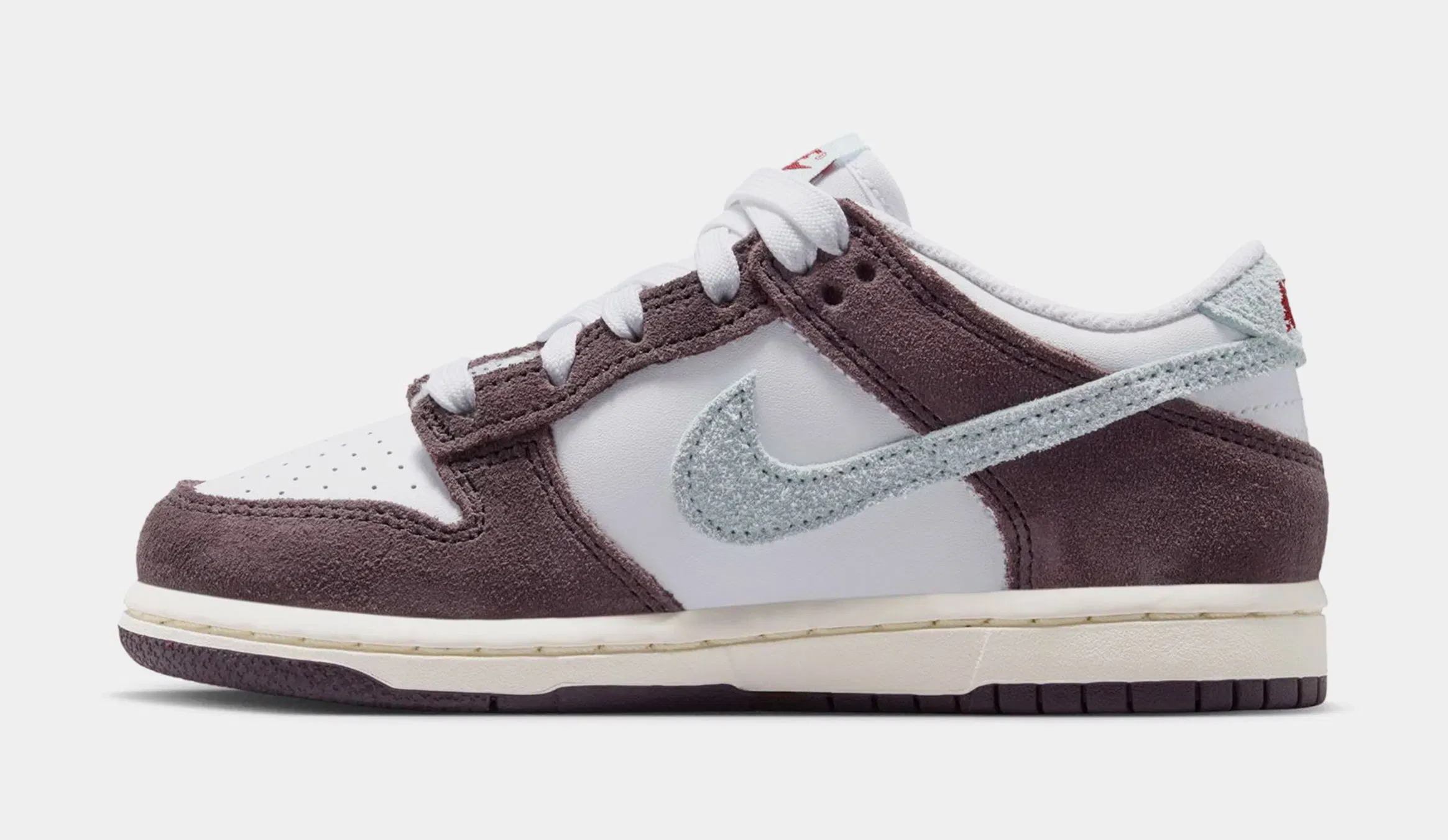 Nike Dunk Low SE Preschool Lifestyle Shoes (White/Glacier Blue/Burgundy Ash)