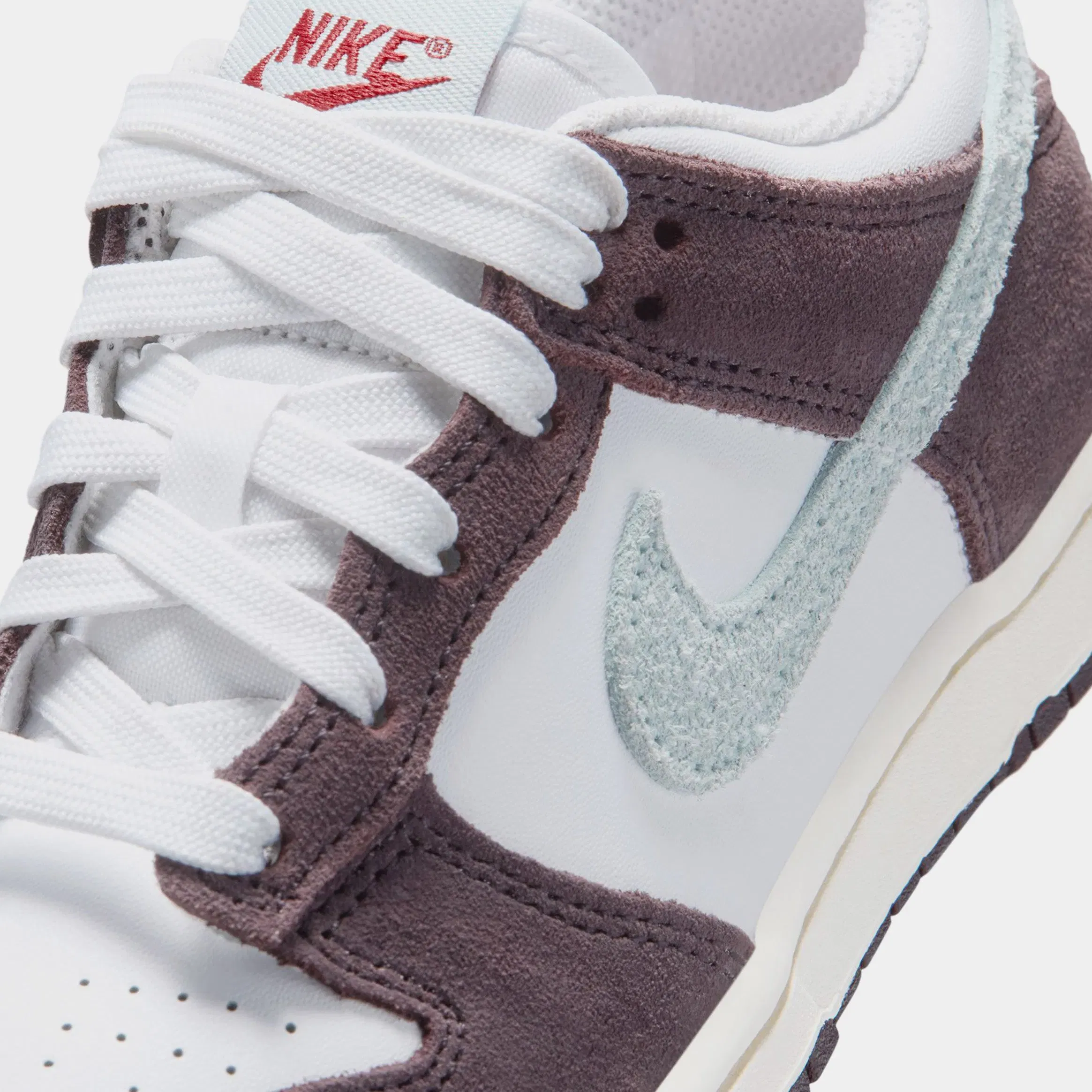 Nike Dunk Low SE Preschool Lifestyle Shoes (White/Glacier Blue/Burgundy Ash)