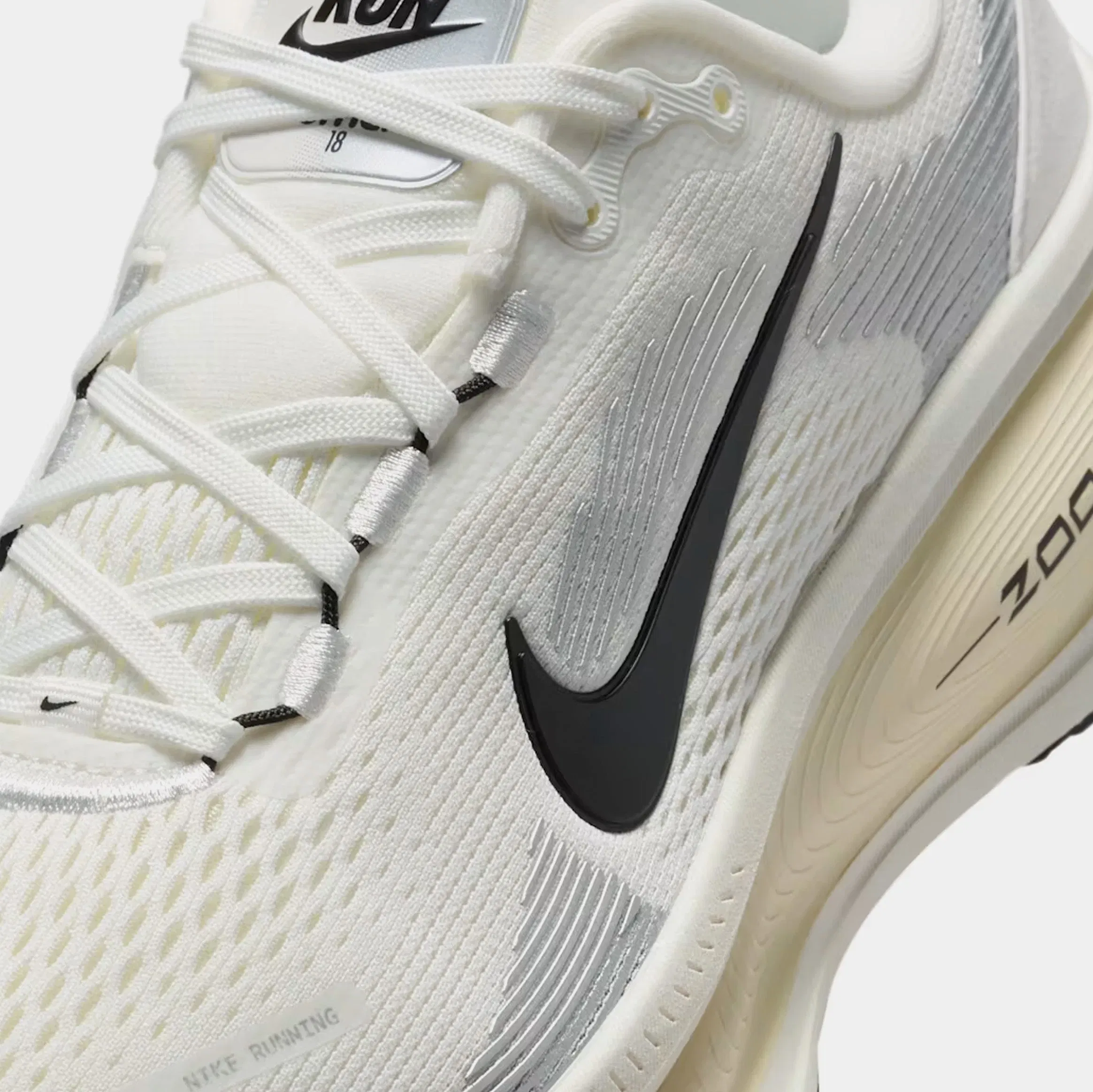 Nike Vomero 18 Womens Running Shoes (Summit White/Coconut Milk/Coconut Milk/Black)