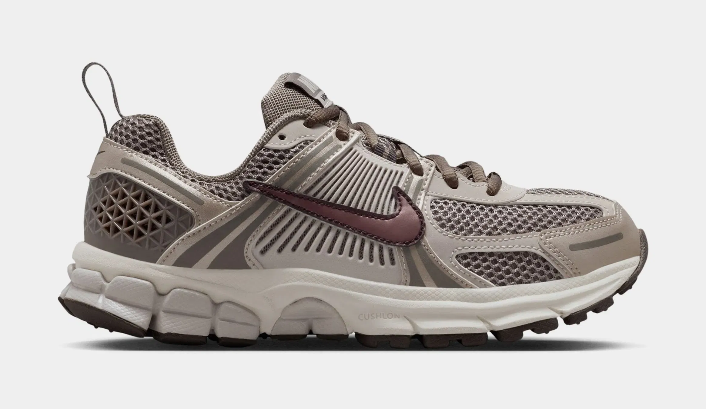 Nike Vomero 5 Grade School Running Shoes (Taupe Haze/Tatto Silt/Red/Pale Ivory)