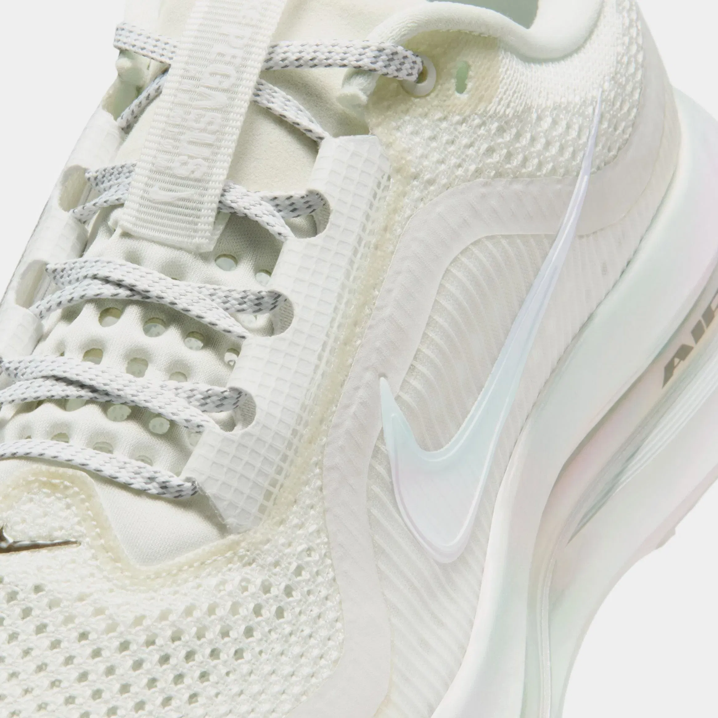 Nike Pegasus Premium Womens Running Shoes (Summit White/White/Pure Platinum)