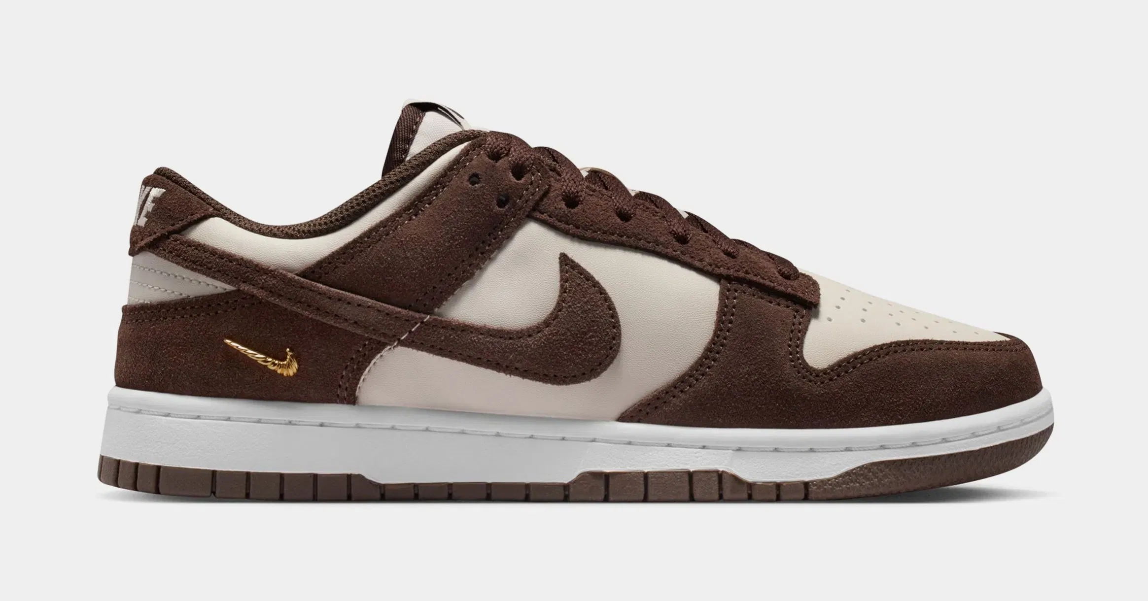 Nike Dunk Low Suede Womens Lifestyle Shoes (Light Orewood Brown/Baroque Brown/White)