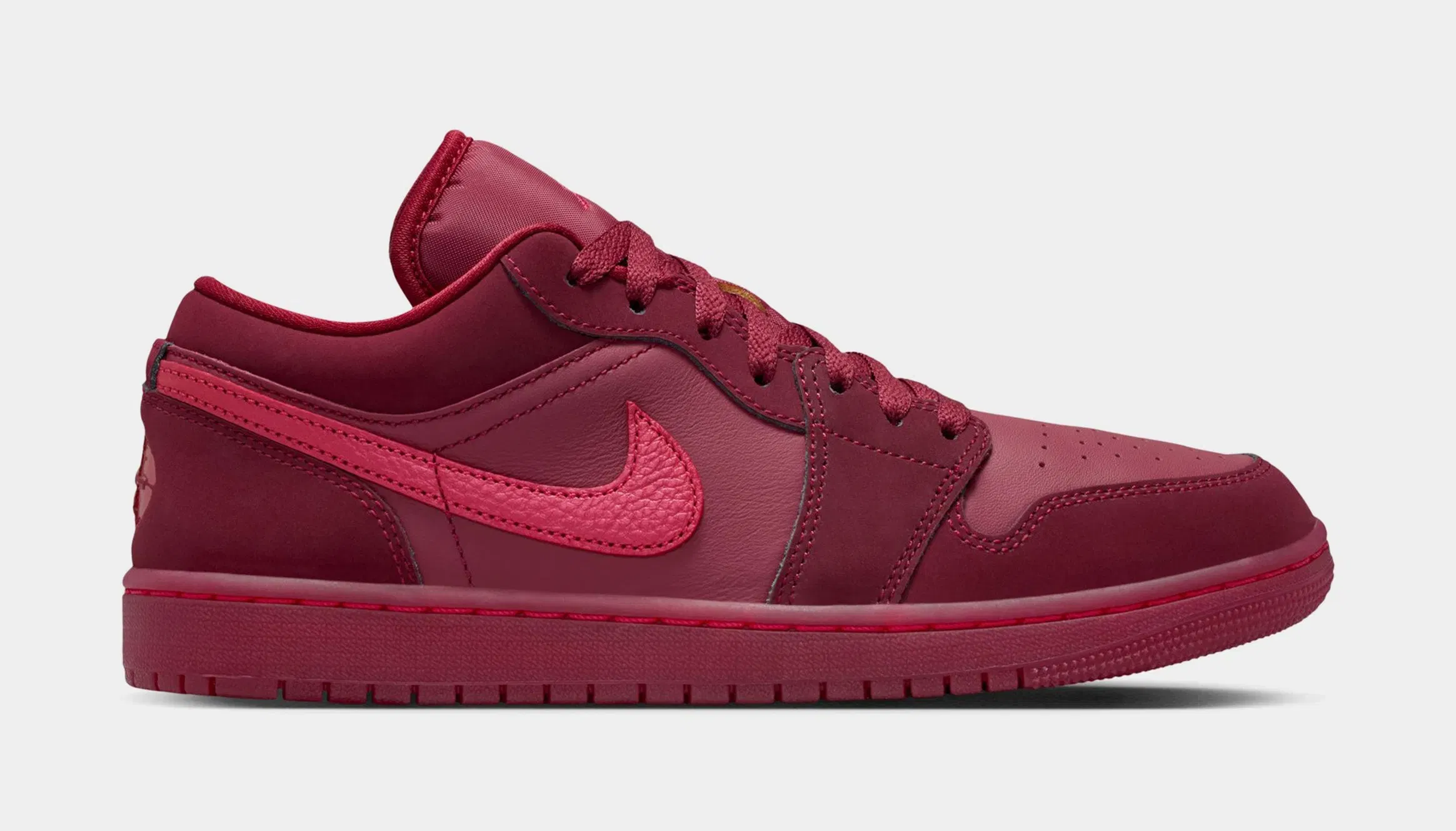 Air Jordan 1 Low SE Womens Lifestyle Shoes (Team Red/Sierra Red)