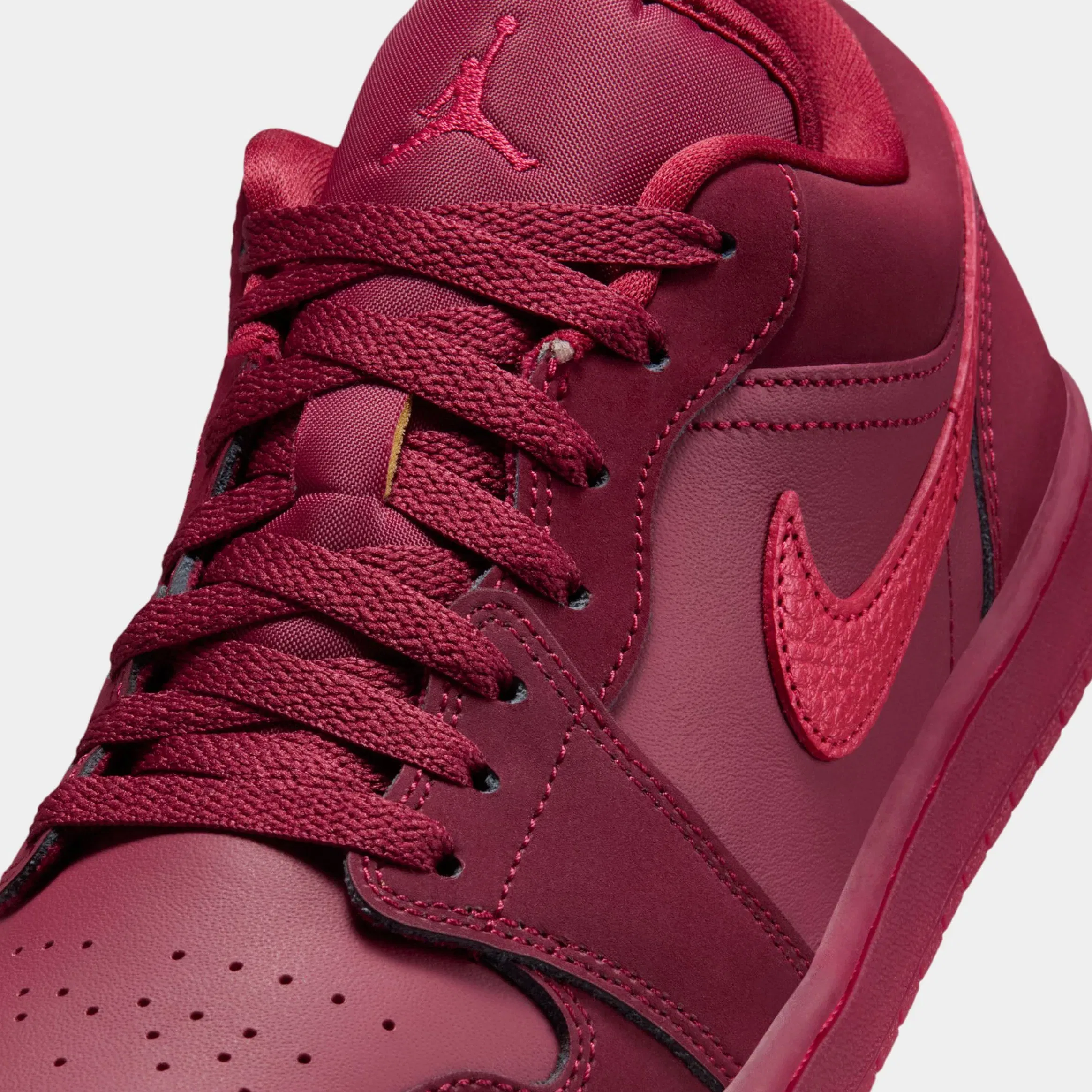Air Jordan 1 Low SE Womens Lifestyle Shoes (Team Red/Sierra Red)