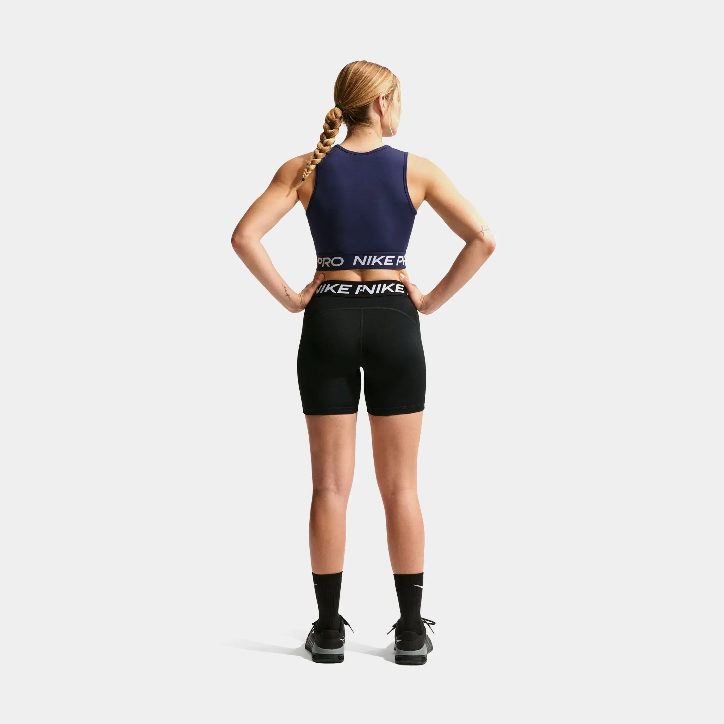 Nike Pro 365 5" Mid Rise Womens Shorts (Black/White)