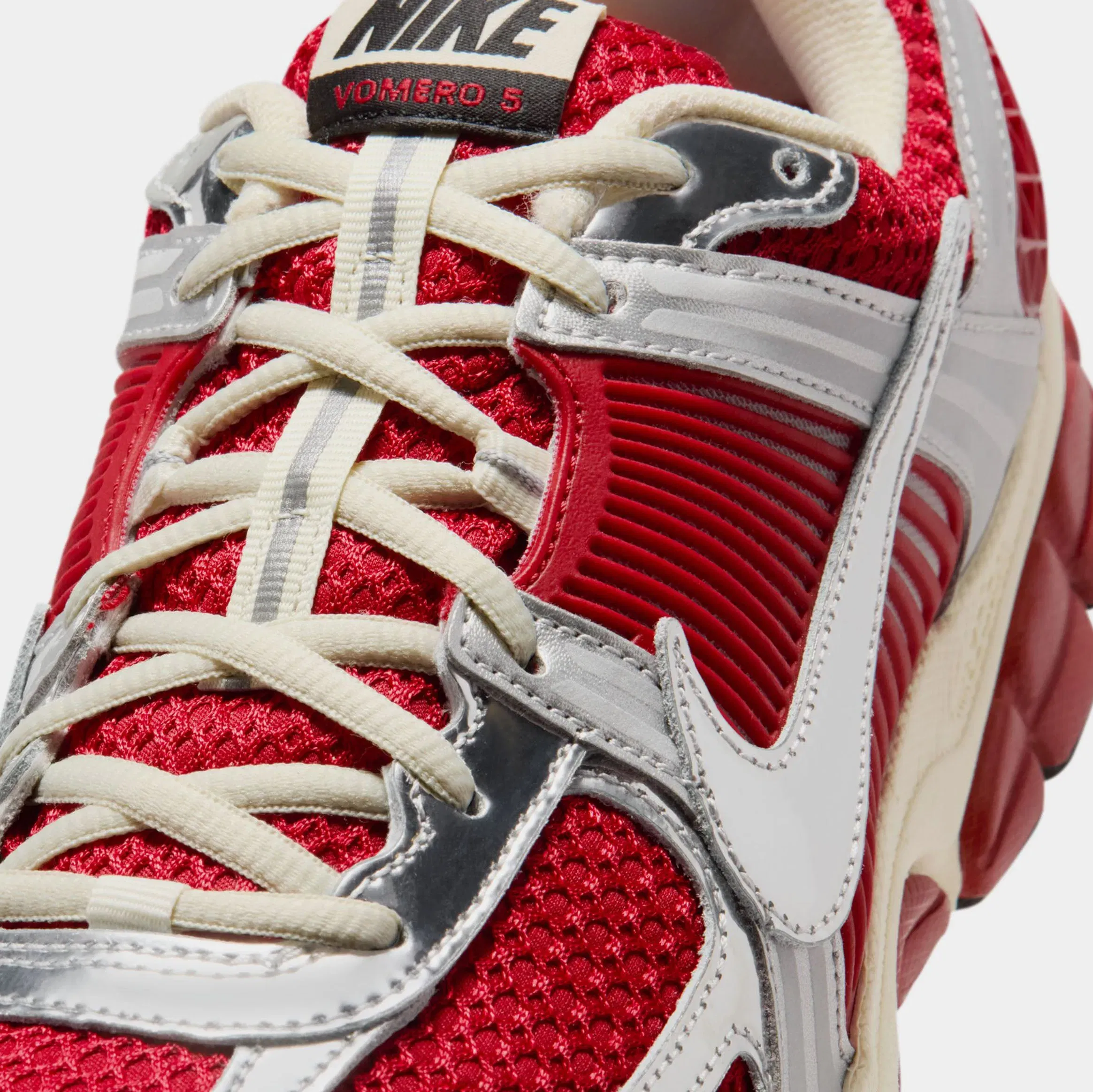Nike Zoom Vomero 5 Mens Running Shoes (Gym Red/Chrome/Metallic Silver)