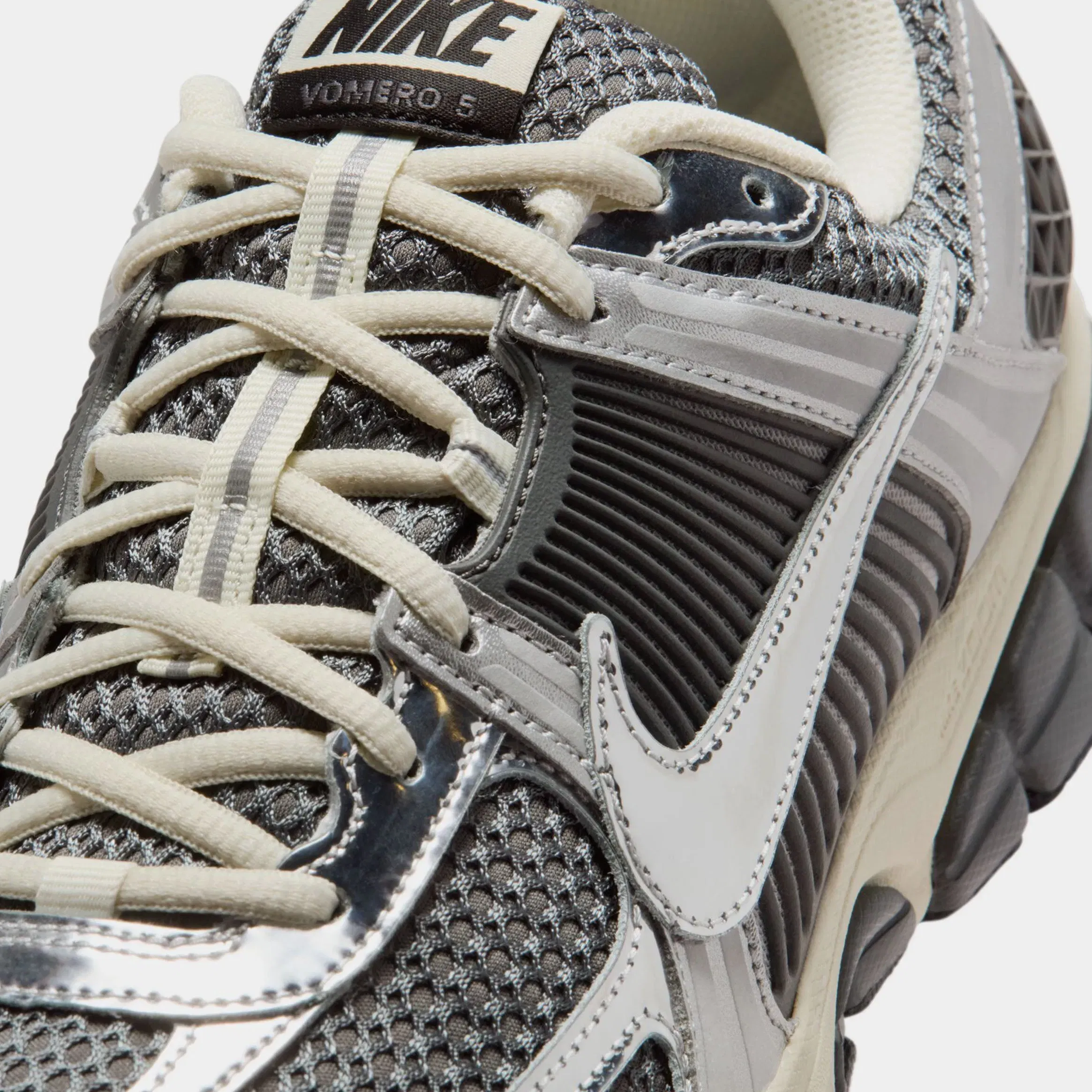 Nike Zoom Vomero 5 Mens Running Shoes (Iron Grey/Chrome/Metallic Silver)