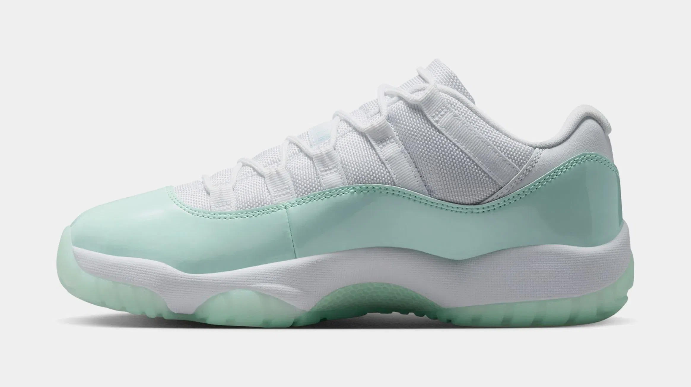 Air Jordan 11 Retro Low Igloo Womens Lifestyle Shoes (White/Igloo)