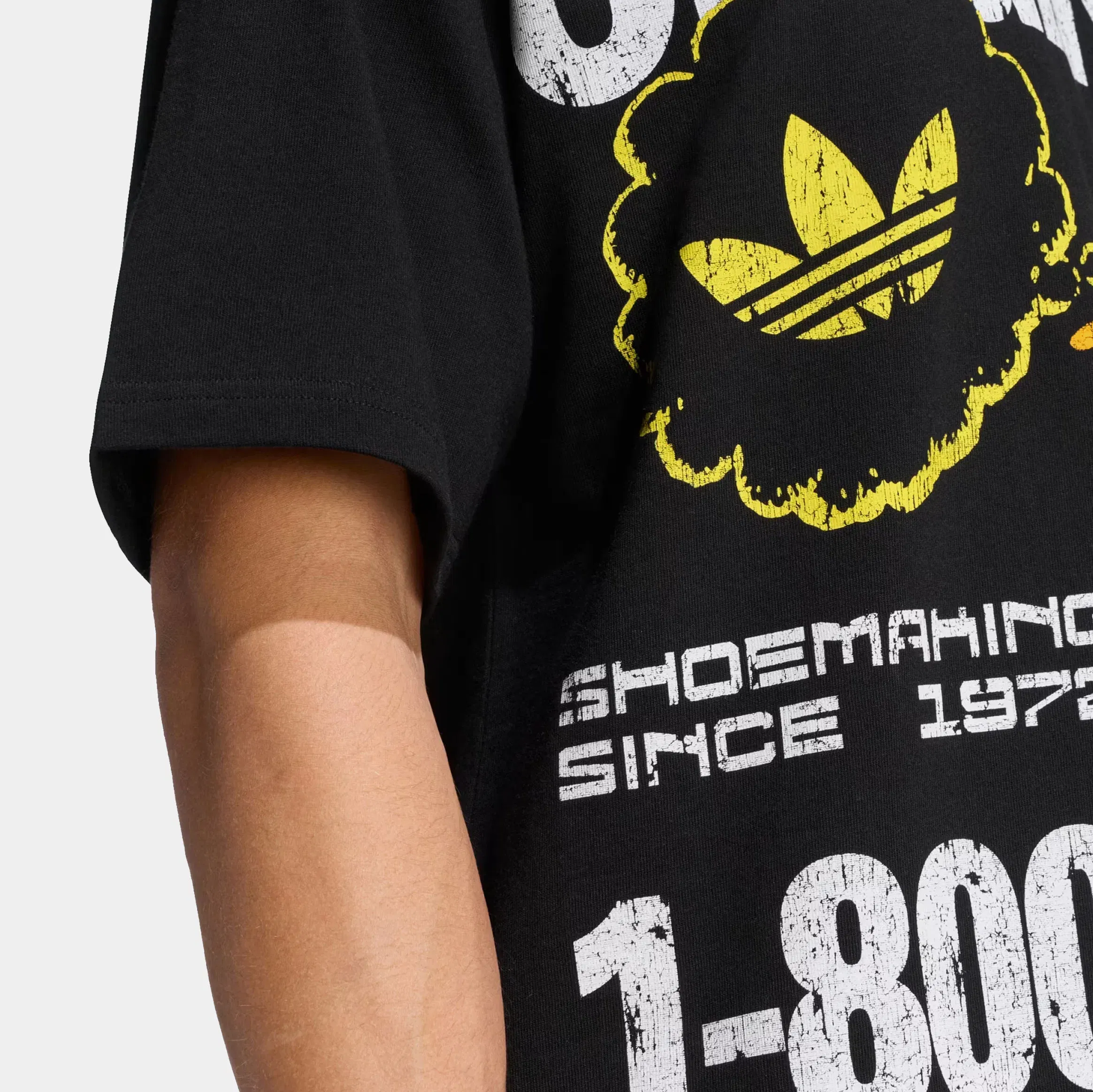 adidas Originals Duck Graphic Mens Short Sleeve Shirt (Utility Black)