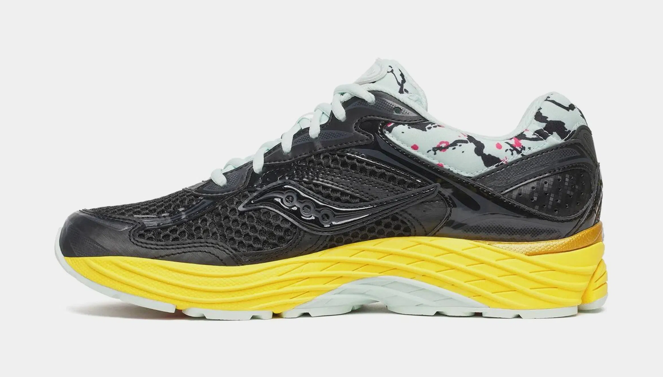 Saucony Progrid Omni 9 City Pack Tokyo Mens Running Shoes (Black/Yellow/Pink)