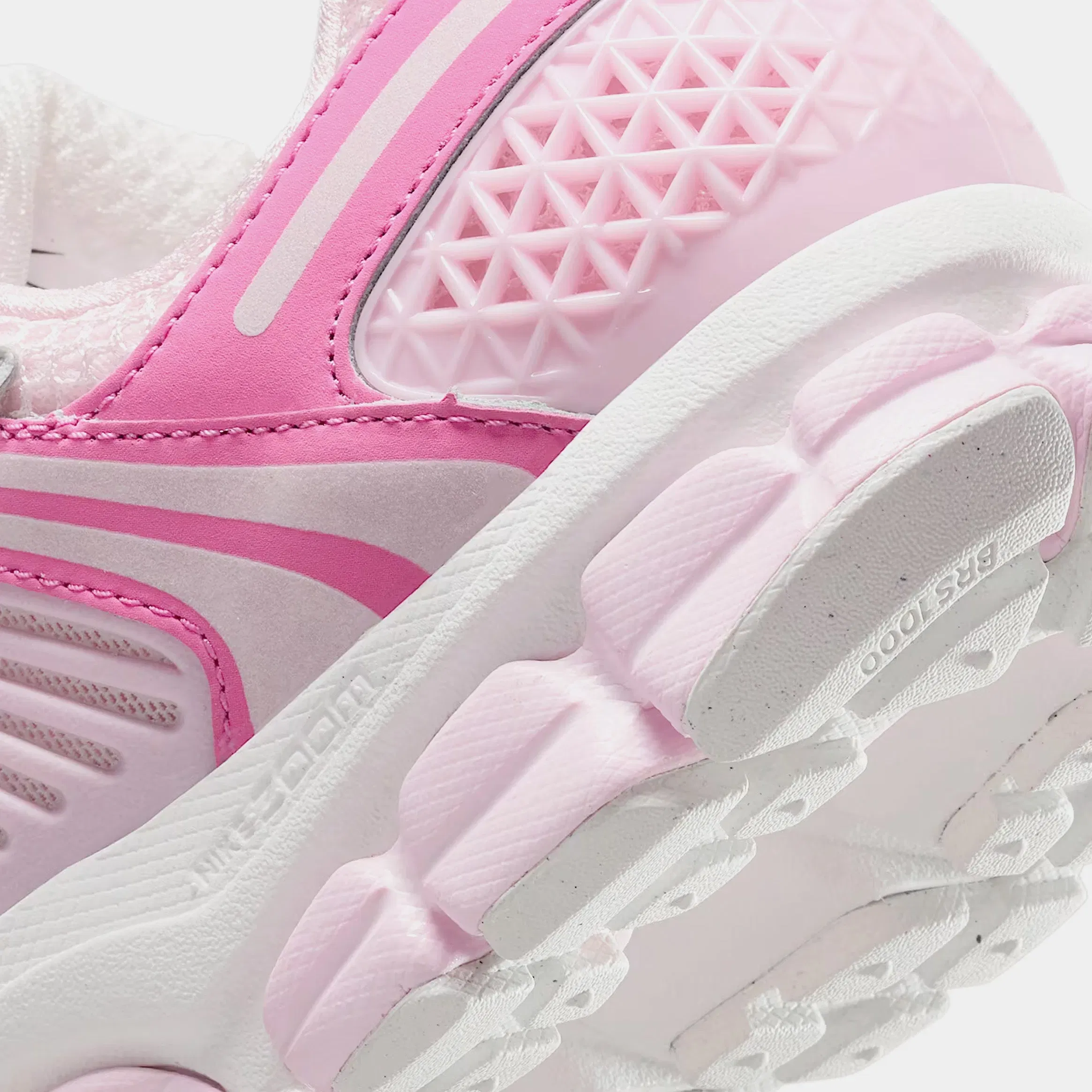 Nike Zoom Vomero 5 Womens Running Shoes (Hyper Pink/Pink Foam/Playful Pink/Summit White)
