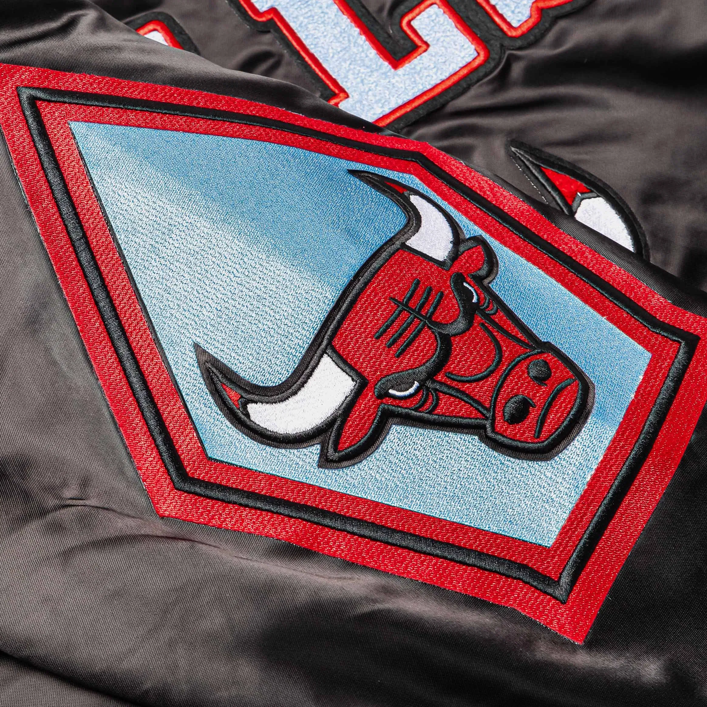 PRO STANDARD Chicago Bulls City Edition Pro Satin Mens Jacket (Black/Red)