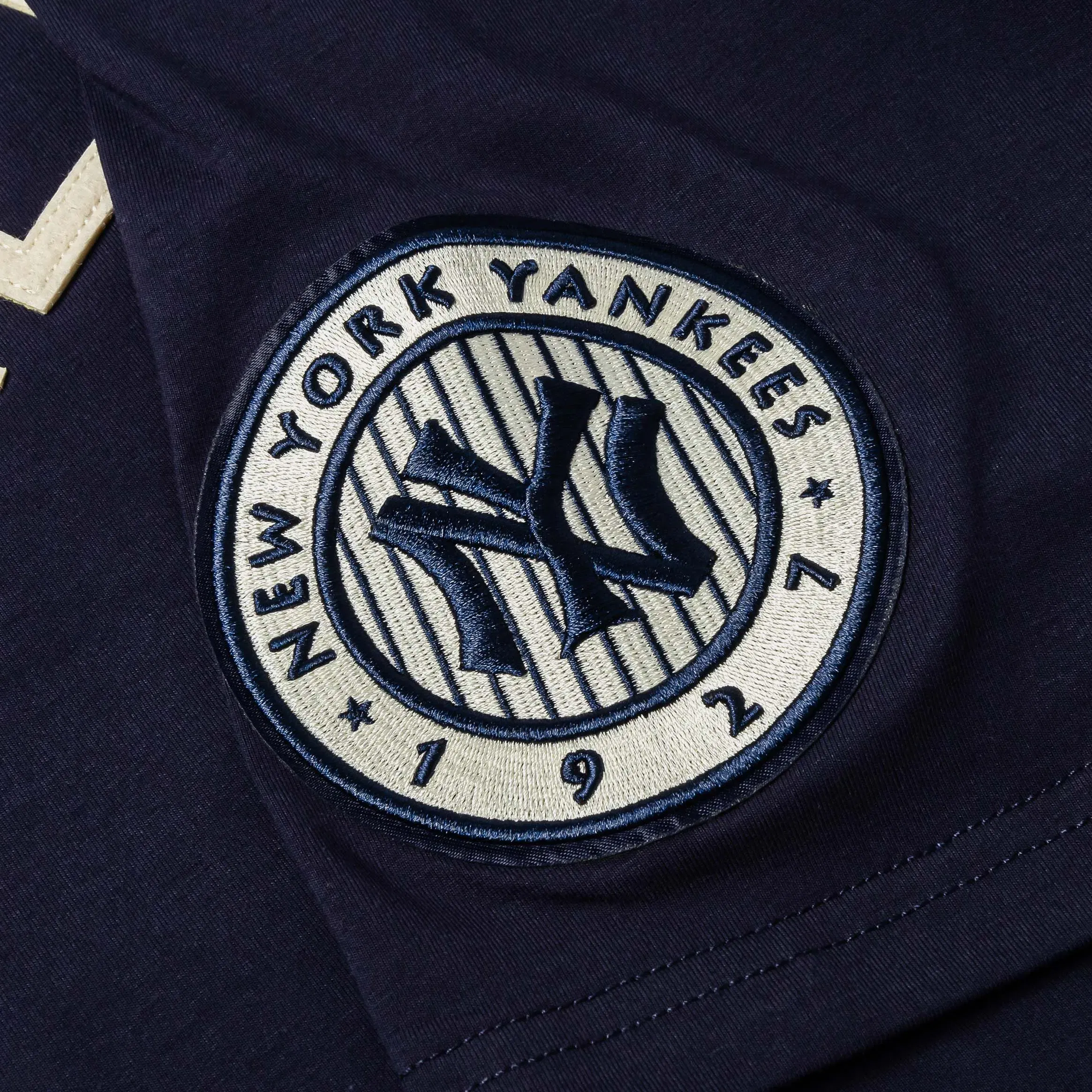 PRO STANDARD New York Yankees Modern Original Mens Short Sleeve Shirt (Navy/White)