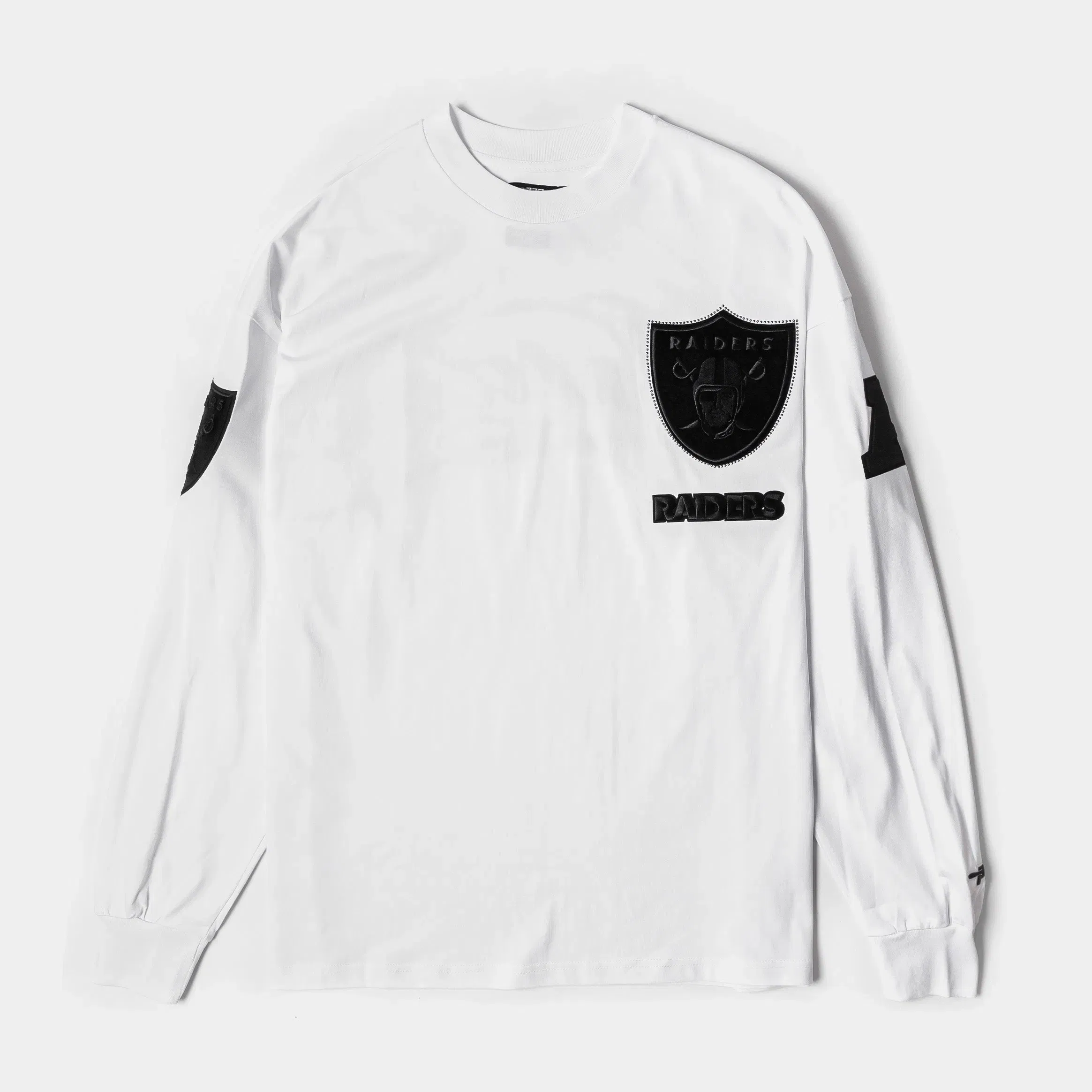 PRO STANDARD Las Vegas Raiders Blackout Mens Long Sleeve Shirt (White/Black)