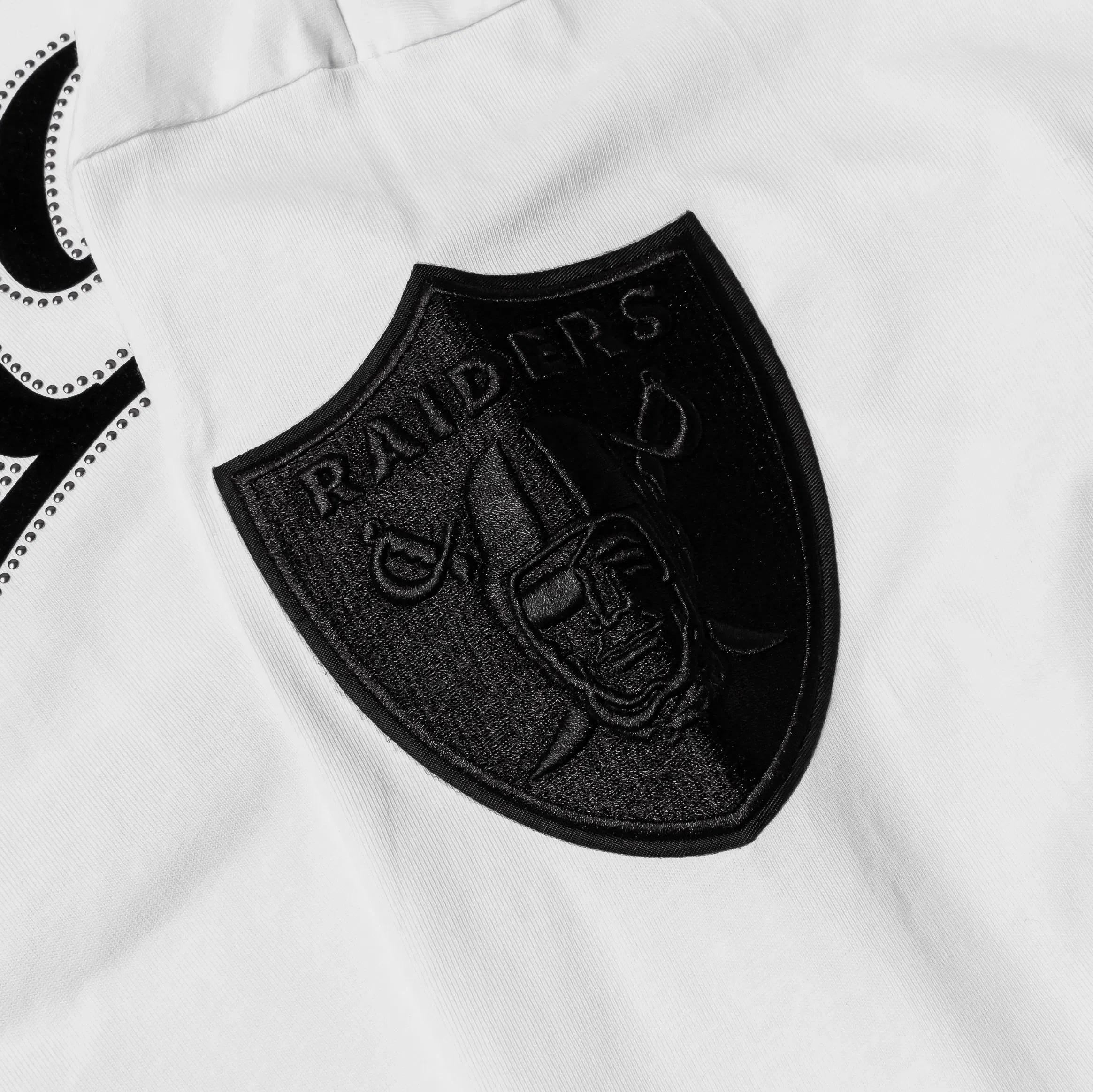 PRO STANDARD Las Vegas Raiders Blackout Mens Long Sleeve Shirt (White/Black)