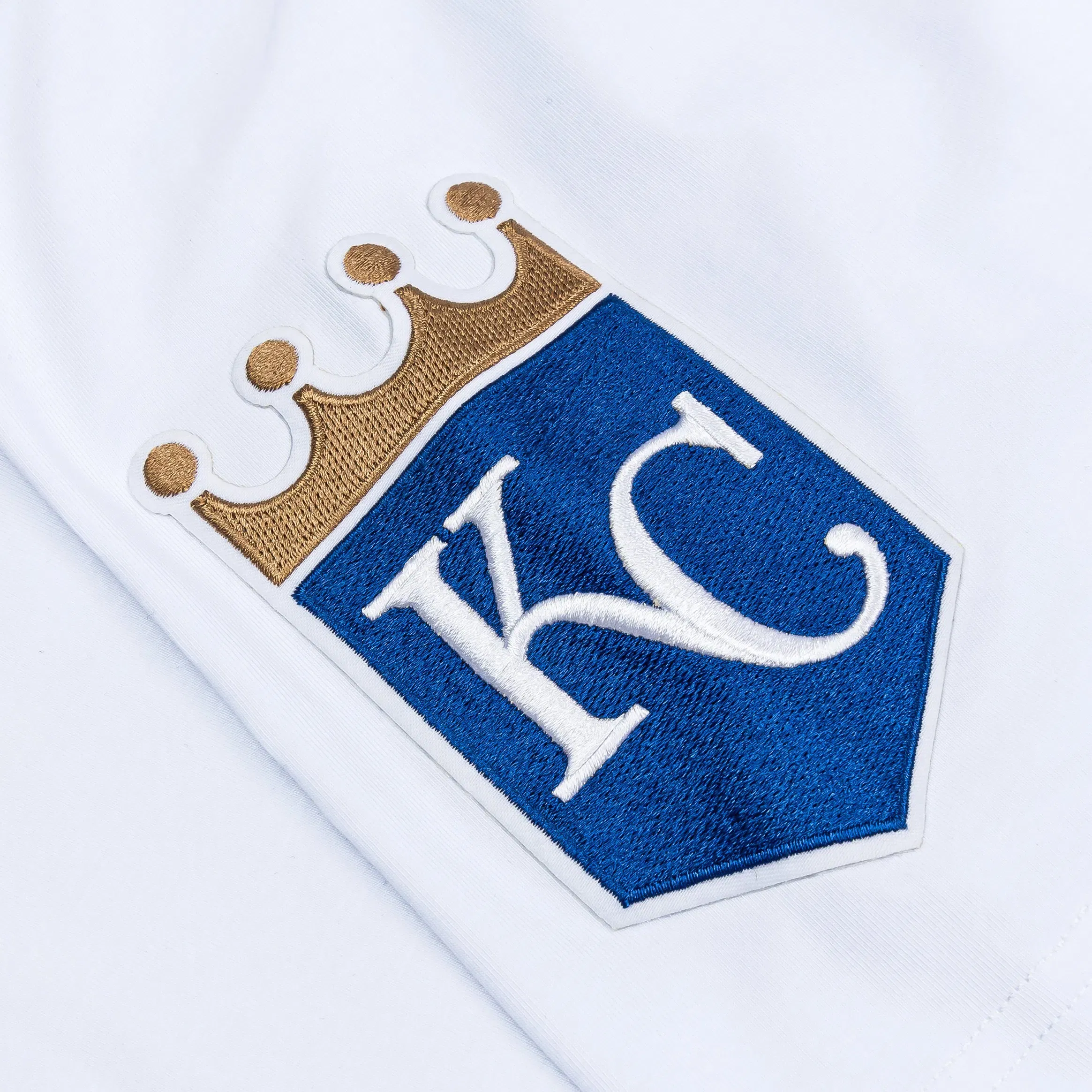 PRO STANDARD Kansas City Royals Team Badge Mens Short Sleeve Shirt (White/Blue)