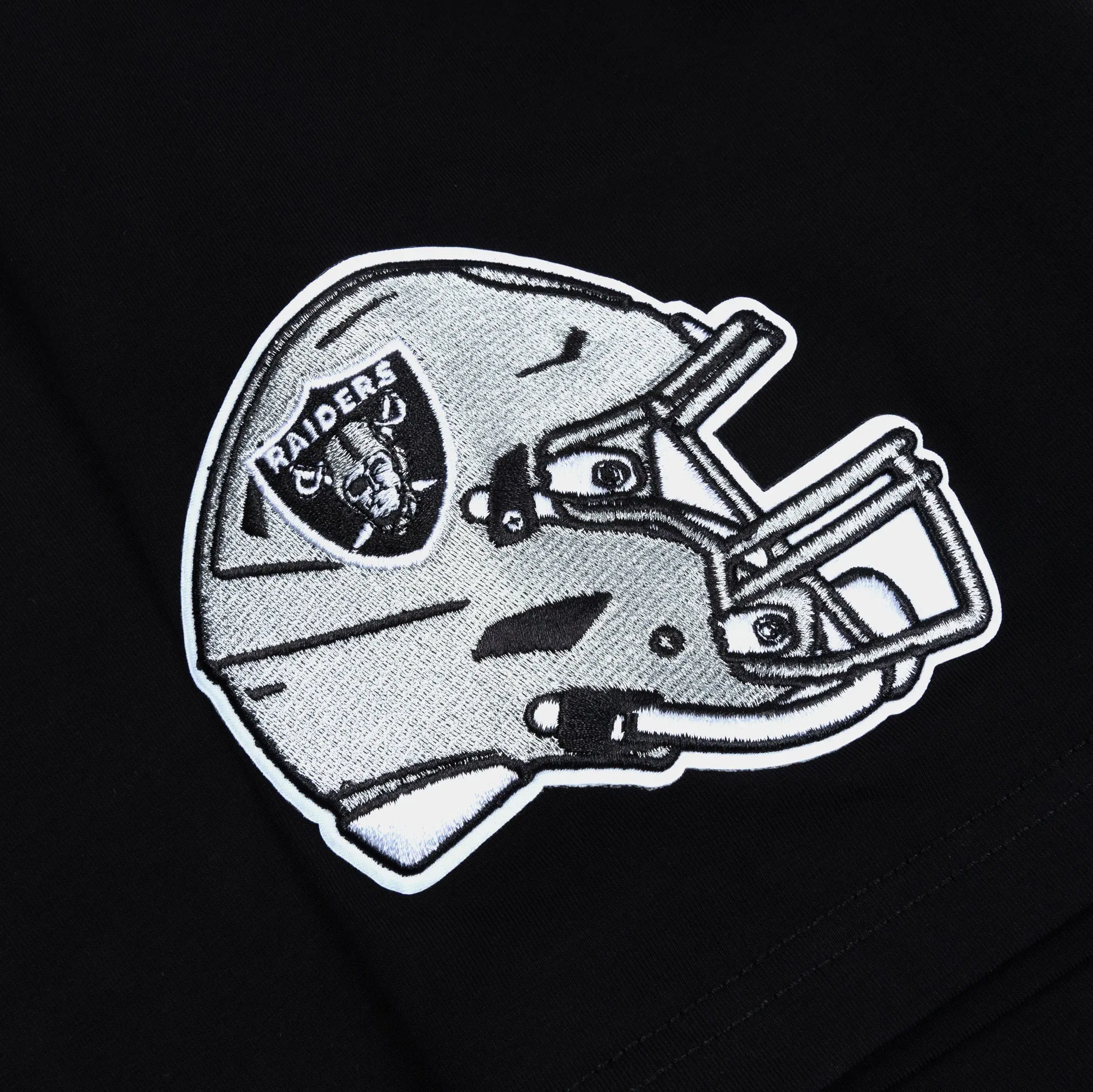 PRO STANDARD NFL Las Vegas Raiders Team Badge Mens Short Sleeve Shirt (Black/Grey)