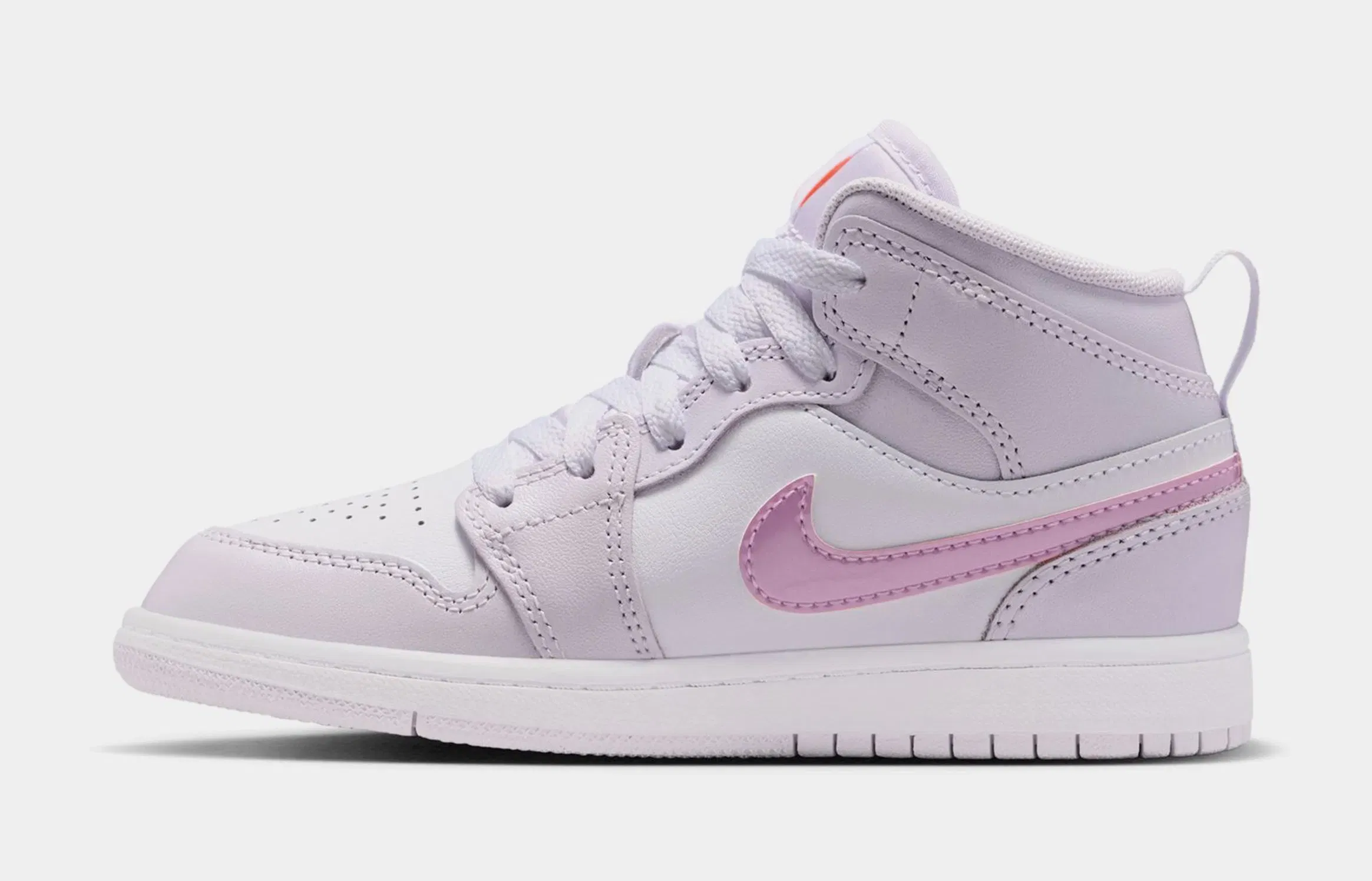 Air Jordan 1 Mid SE Preschool Lifestyle Shoes (Barely Grape/White/Atomic Pink)