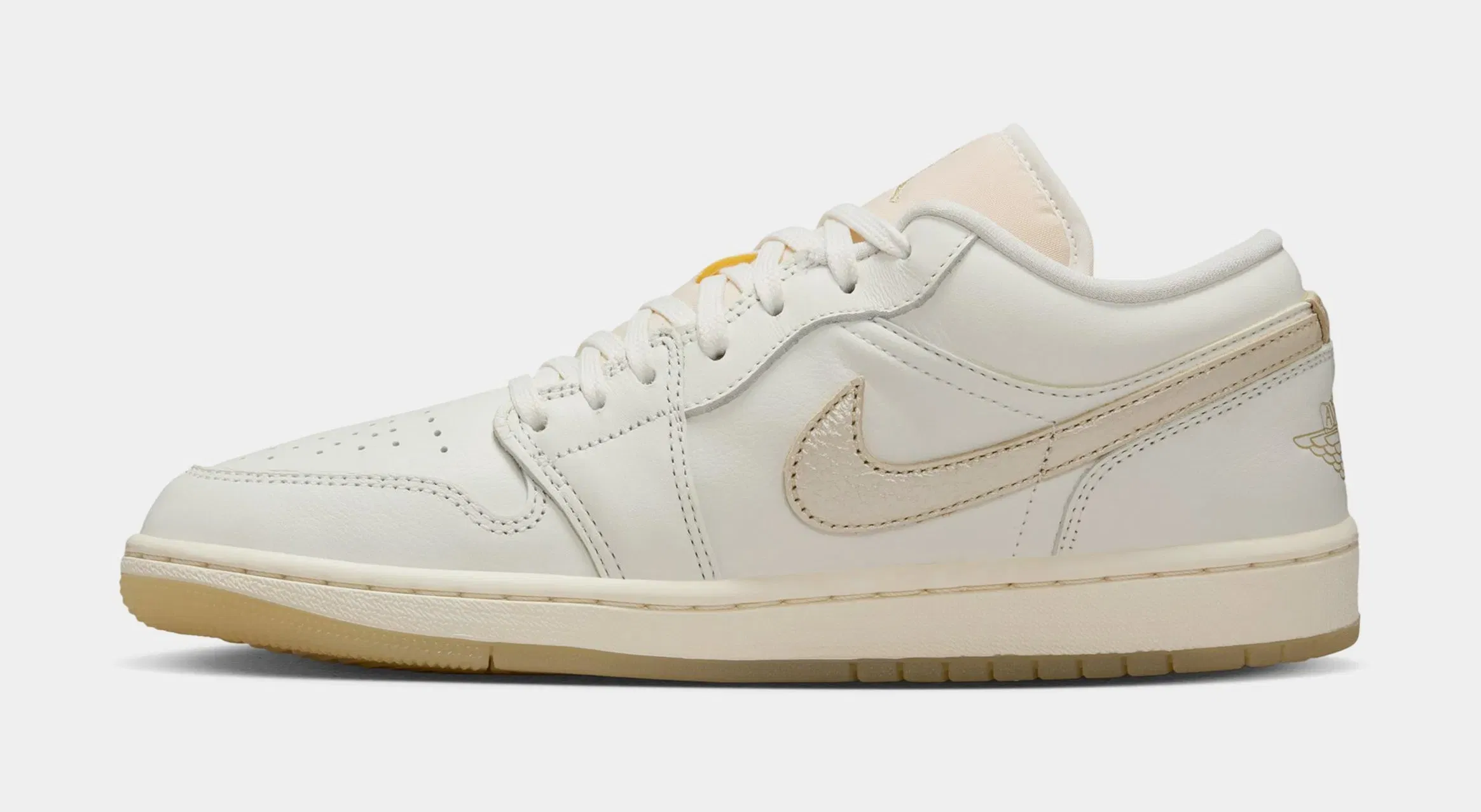 Air Jordan 1 Low SE Womens Lifestyle Shoes (Sail/Pale Ivory/Team Gold)
