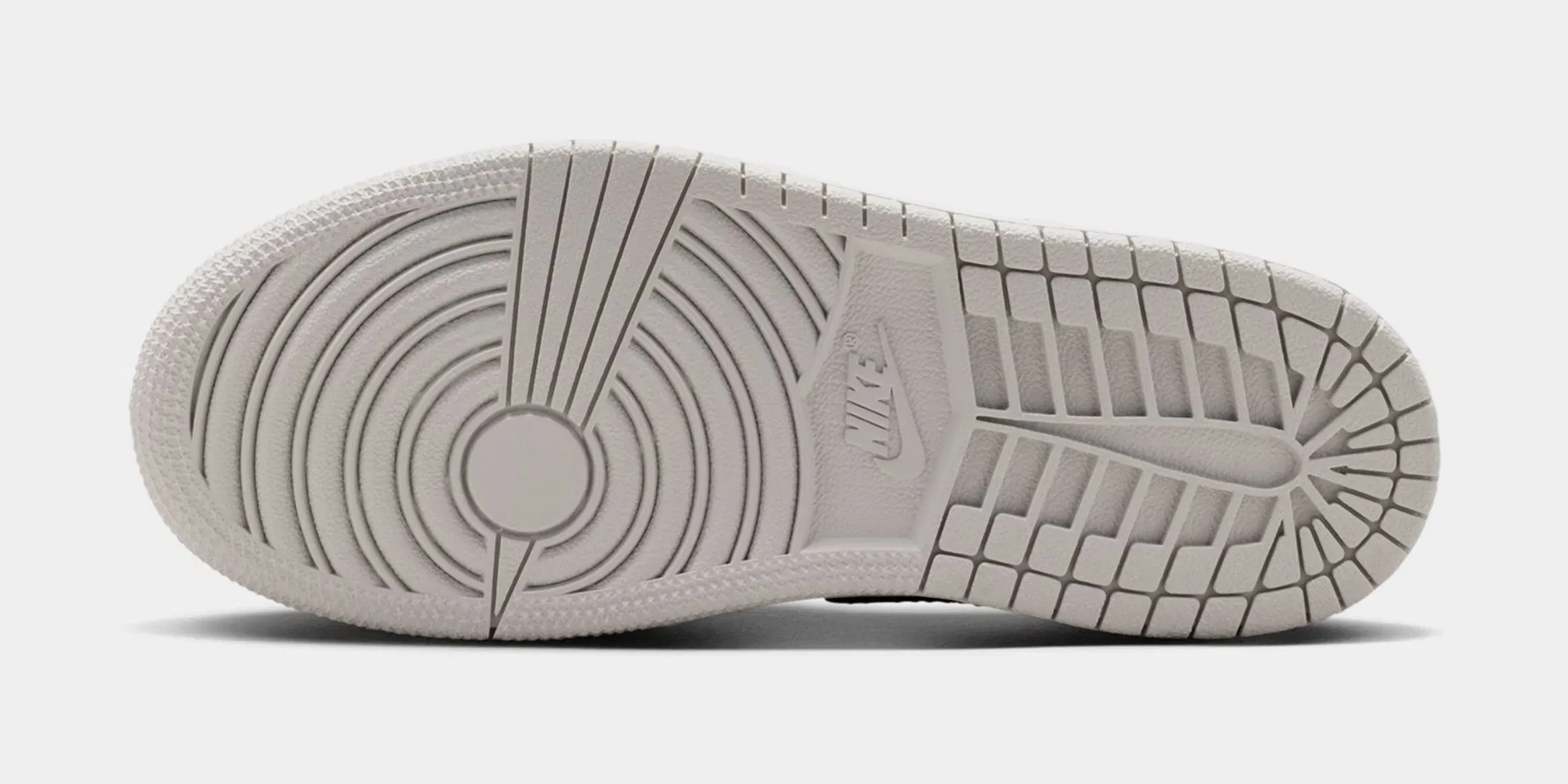 Air Jordan 1 Mid SE Preschool Lifestyle Shoes (Photon Dust/Flat Pewter/Black/Blue Chill)