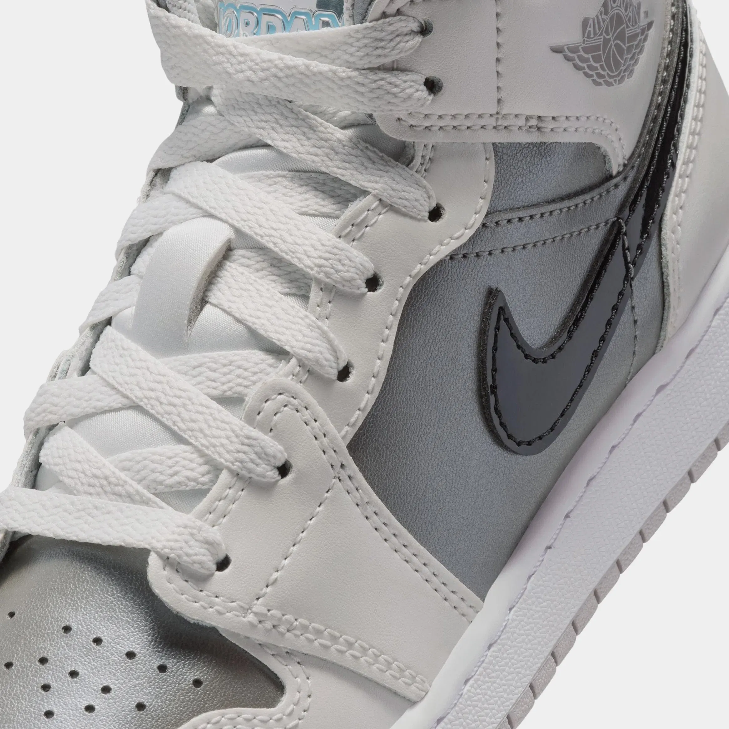 Air Jordan 1 Mid SE Grade School Lifestyle Shoes (Photon Dust/Flat Pewter/Black/Blue Chill)