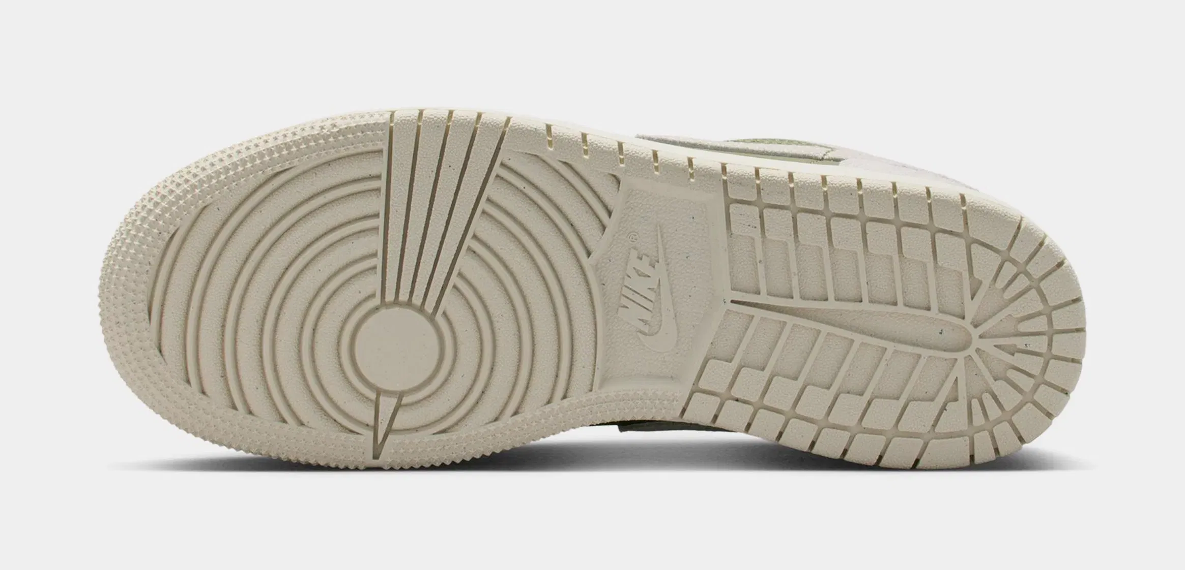 Air Jordan 1 Low SE Grade School Lifestyle Shoes (Medium Olive/Sail/Light Orewood Brown)