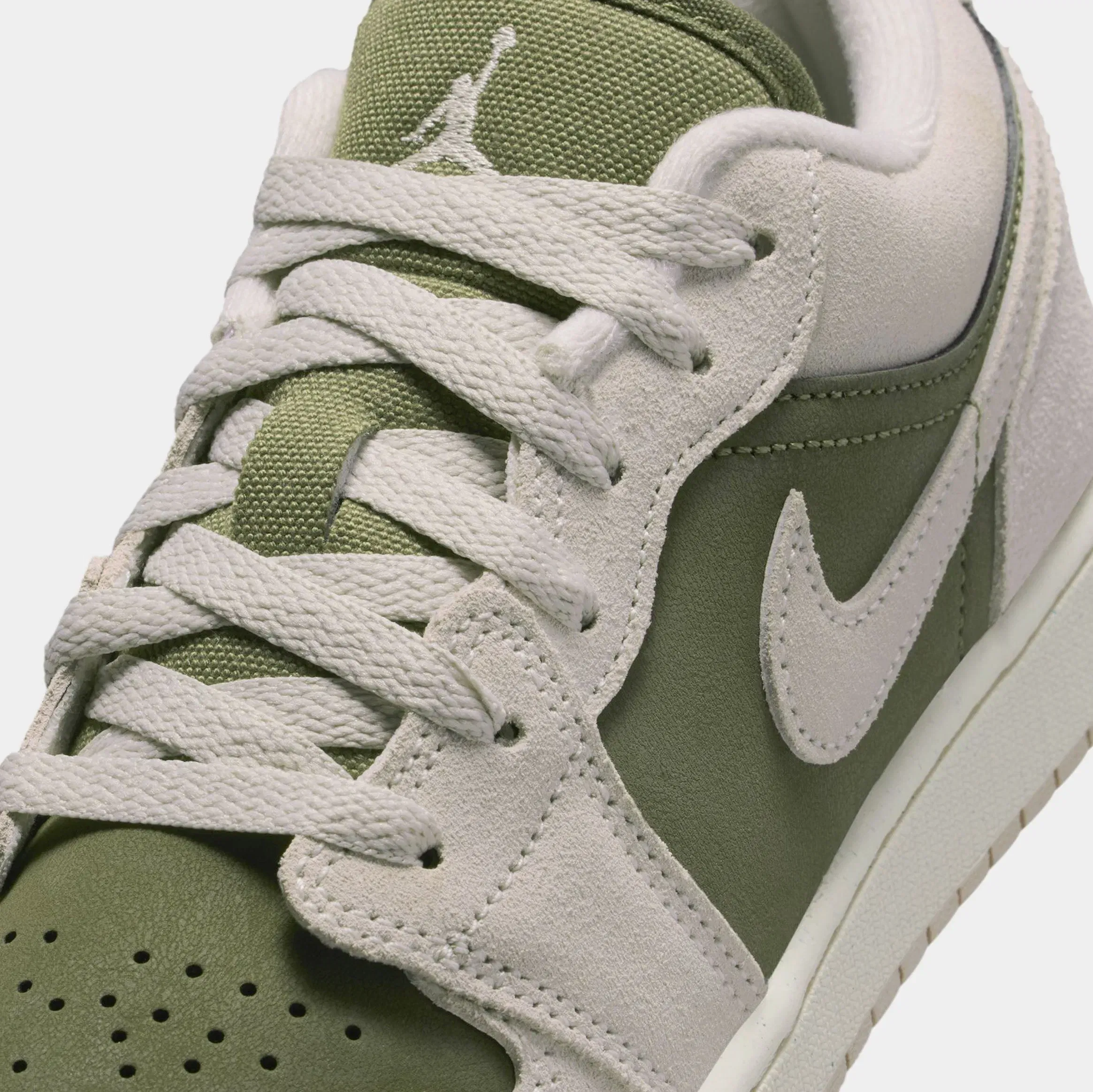 Air Jordan 1 Low SE Grade School Lifestyle Shoes (Medium Olive/Sail/Light Orewood Brown)