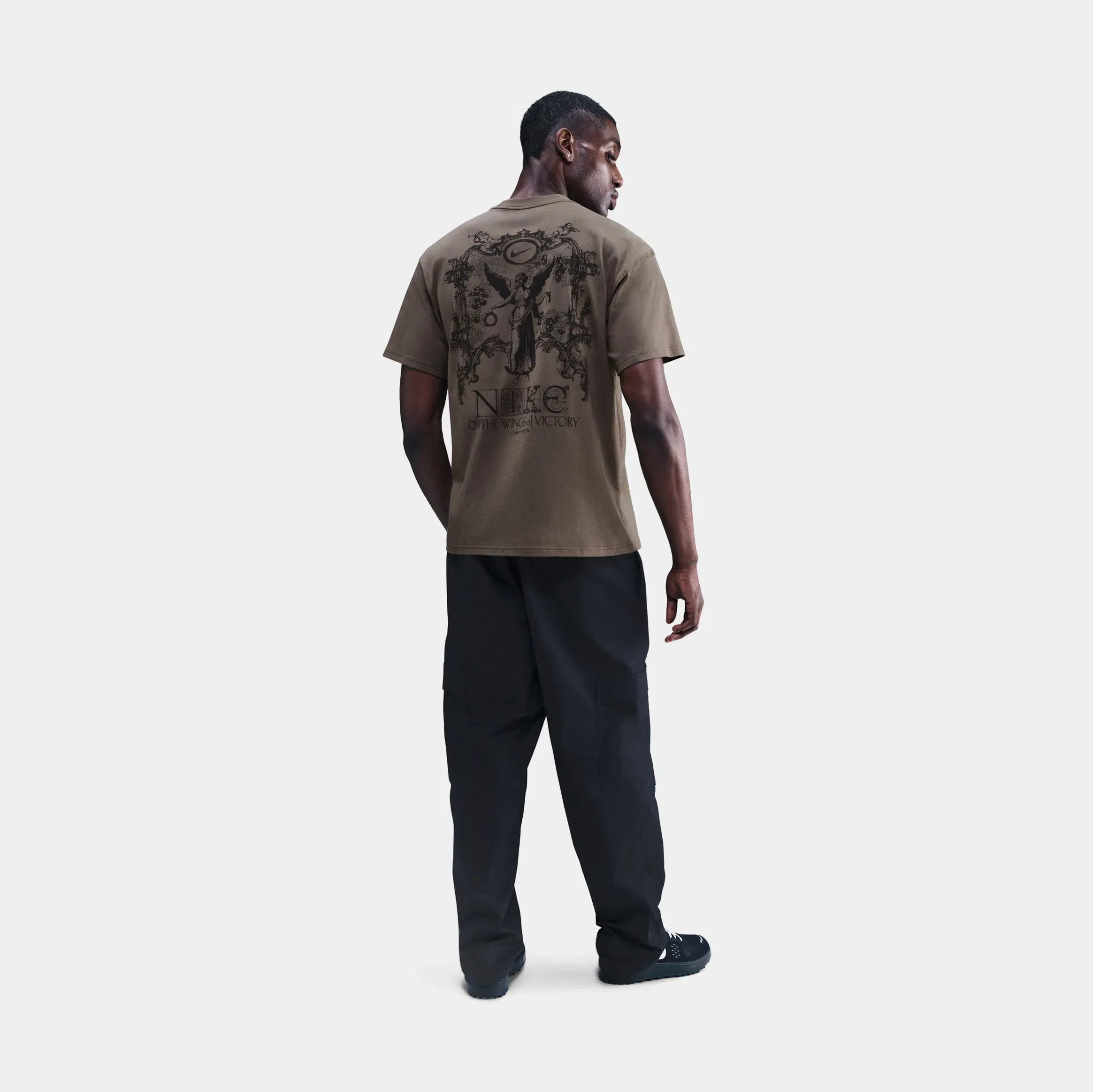 Nike NSW Max 90 On The Wings Of Victory Mens Short Sleeve Shirt (Grey/Black)