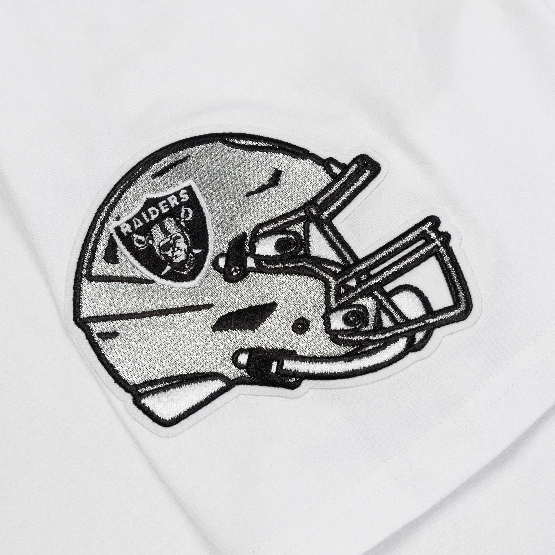 PRO STANDARD NFL Las Vegas Raiders Team Badge Mens Short Sleeve Shirt (White/Black)