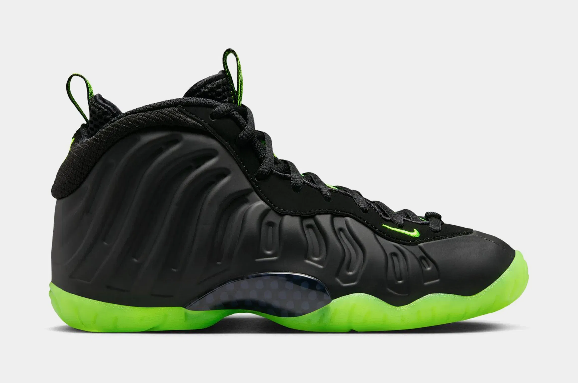 Nike Little Posite One Grade School Basketball Shoes (Black/Volt)