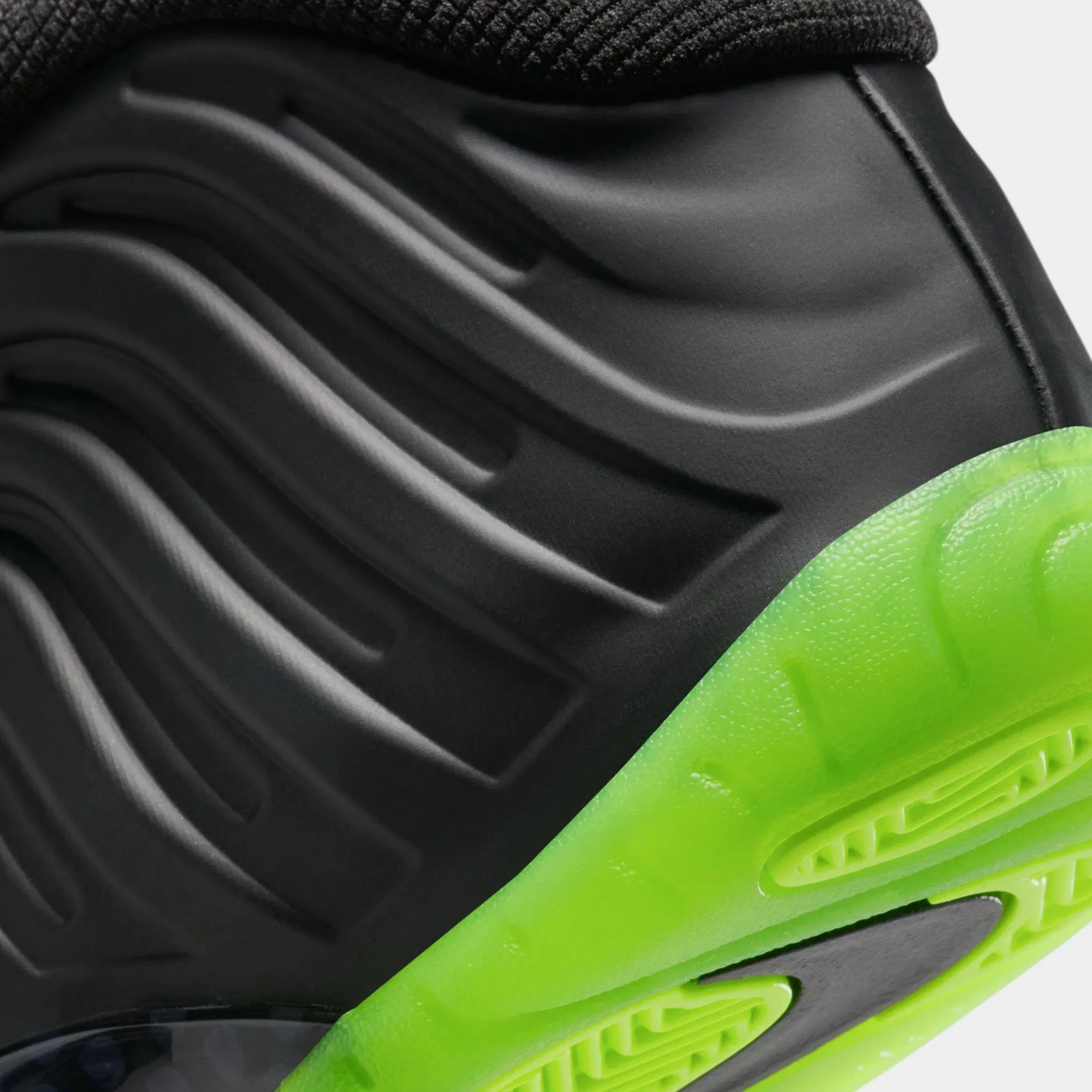 Nike Little Posite One Grade School Basketball Shoes (Black/Volt)
